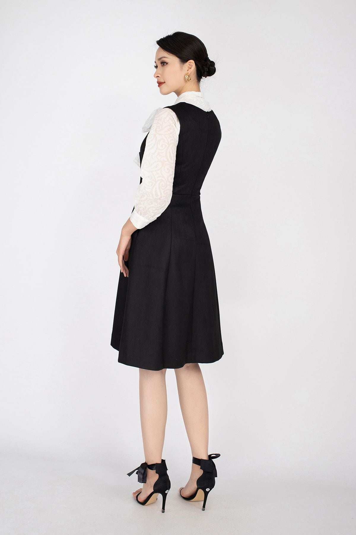 FDP92842 - Đầm dạo phố chất liệu vải cotton dáng xòe, cổ chữ V sát nách - PANTIO