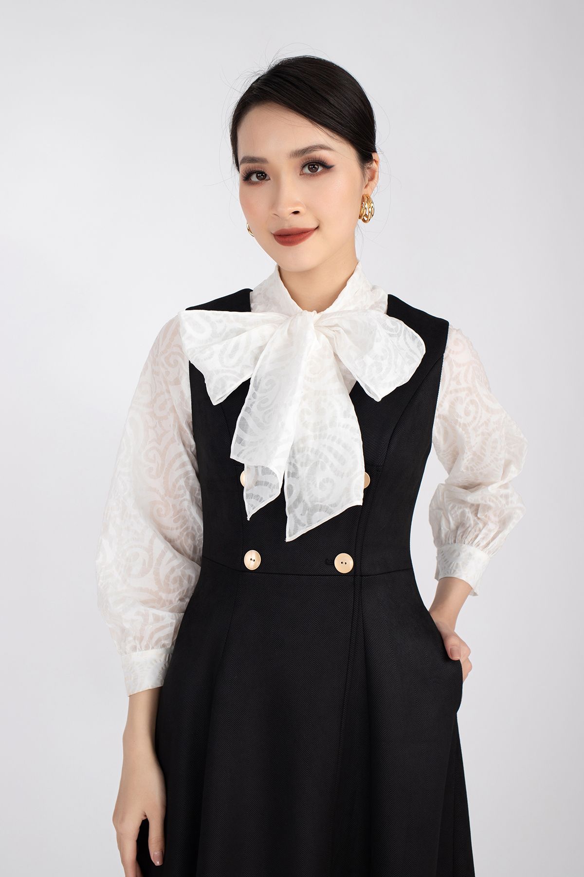 FDP92842 - Đầm dạo phố chất liệu vải cotton dáng xòe, cổ chữ V sát nách - PANTIO