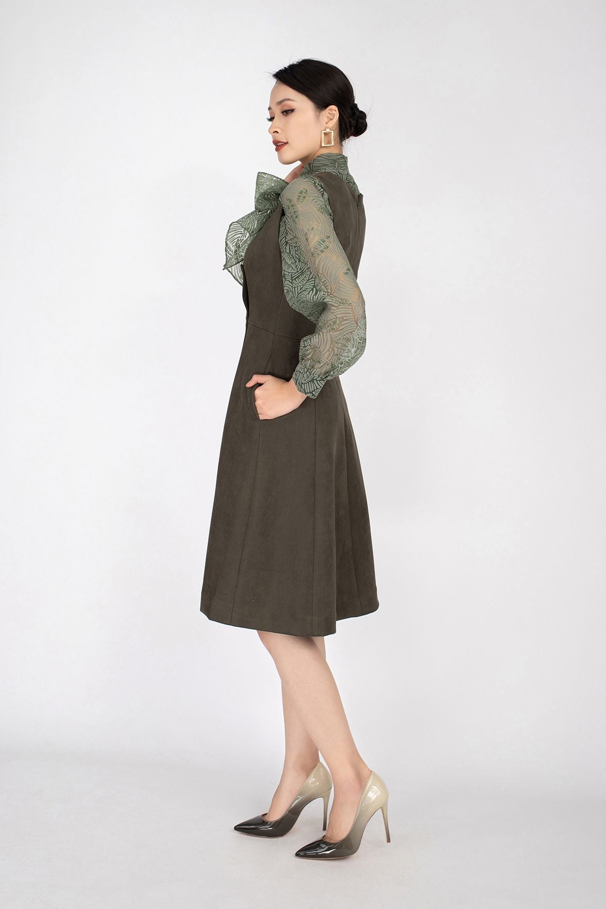 FDP92842 - Đầm dạo phố chất liệu vải cotton dáng xòe, cổ chữ V sát nách - PANTIO