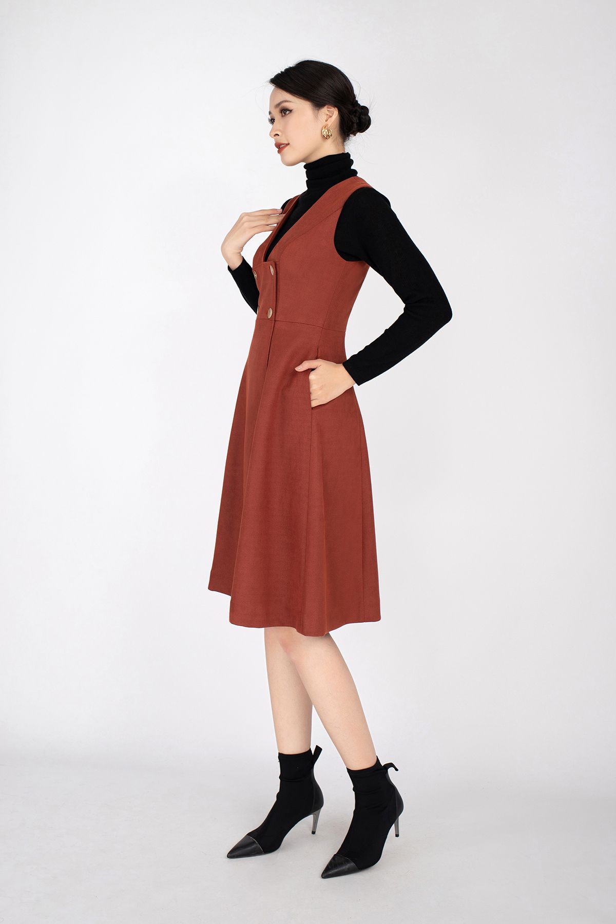 FDP92842 - Đầm dạo phố chất liệu vải cotton dáng xòe, cổ chữ V sát nách - PANTIO