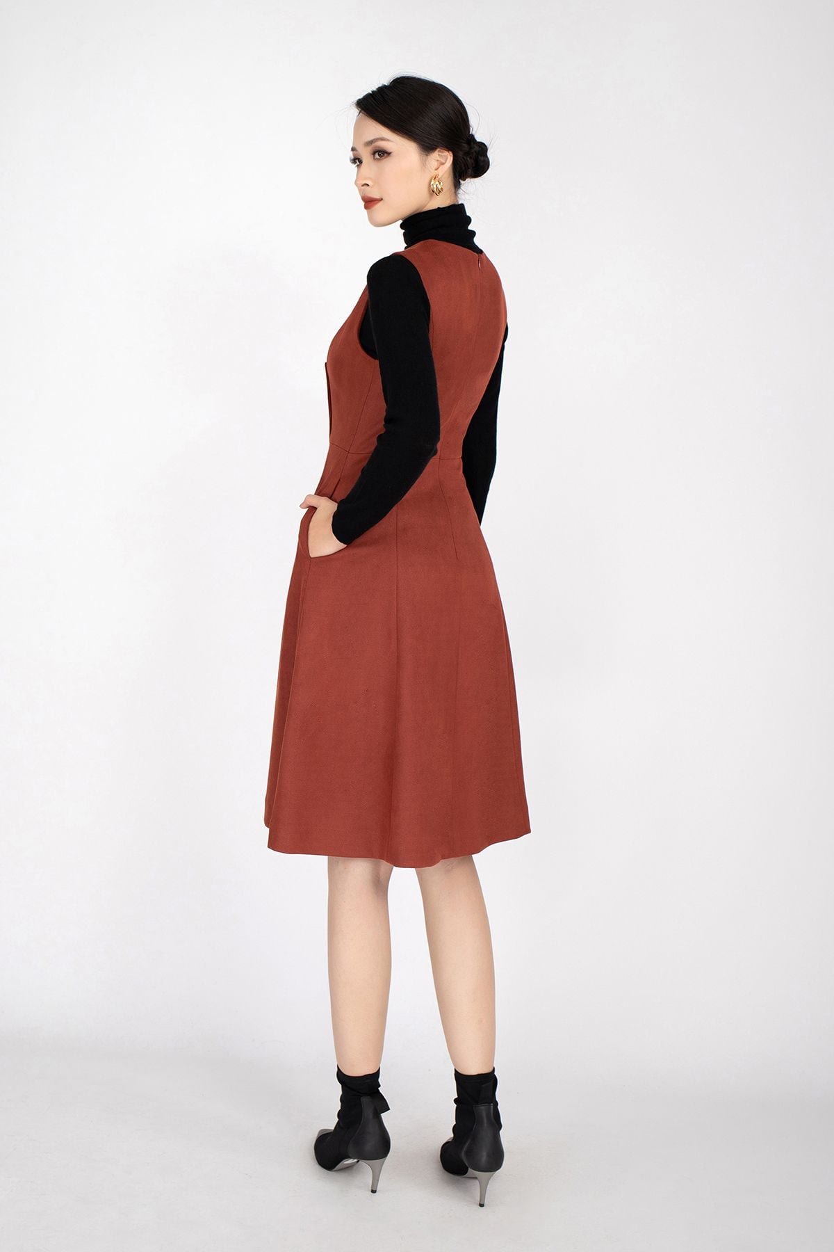 FDP92842 - Đầm dạo phố chất liệu vải cotton dáng xòe, cổ chữ V sát nách - PANTIO