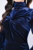 FDP93301 - Đầm dạo phố vải nhung dáng ôm cổ tròn phối cổ cao tháo cài tạo kiểu ngực xoắn trang trí khóa thân sau - PANTIO