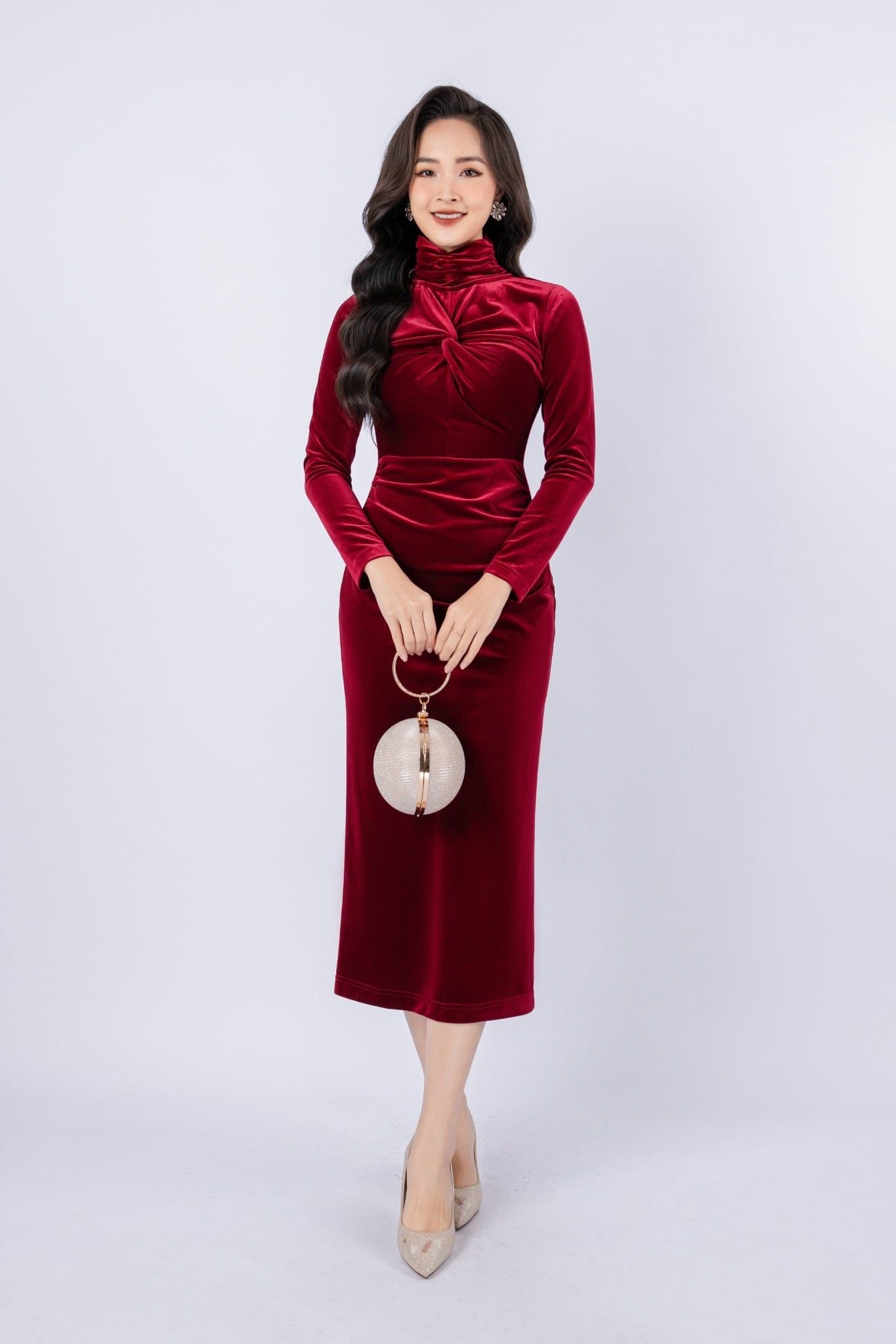 FDP93301 - Đầm dạo phố vải nhung dáng ôm cổ tròn phối cổ cao tháo cài tạo kiểu ngực xoắn trang trí khóa thân sau - PANTIO