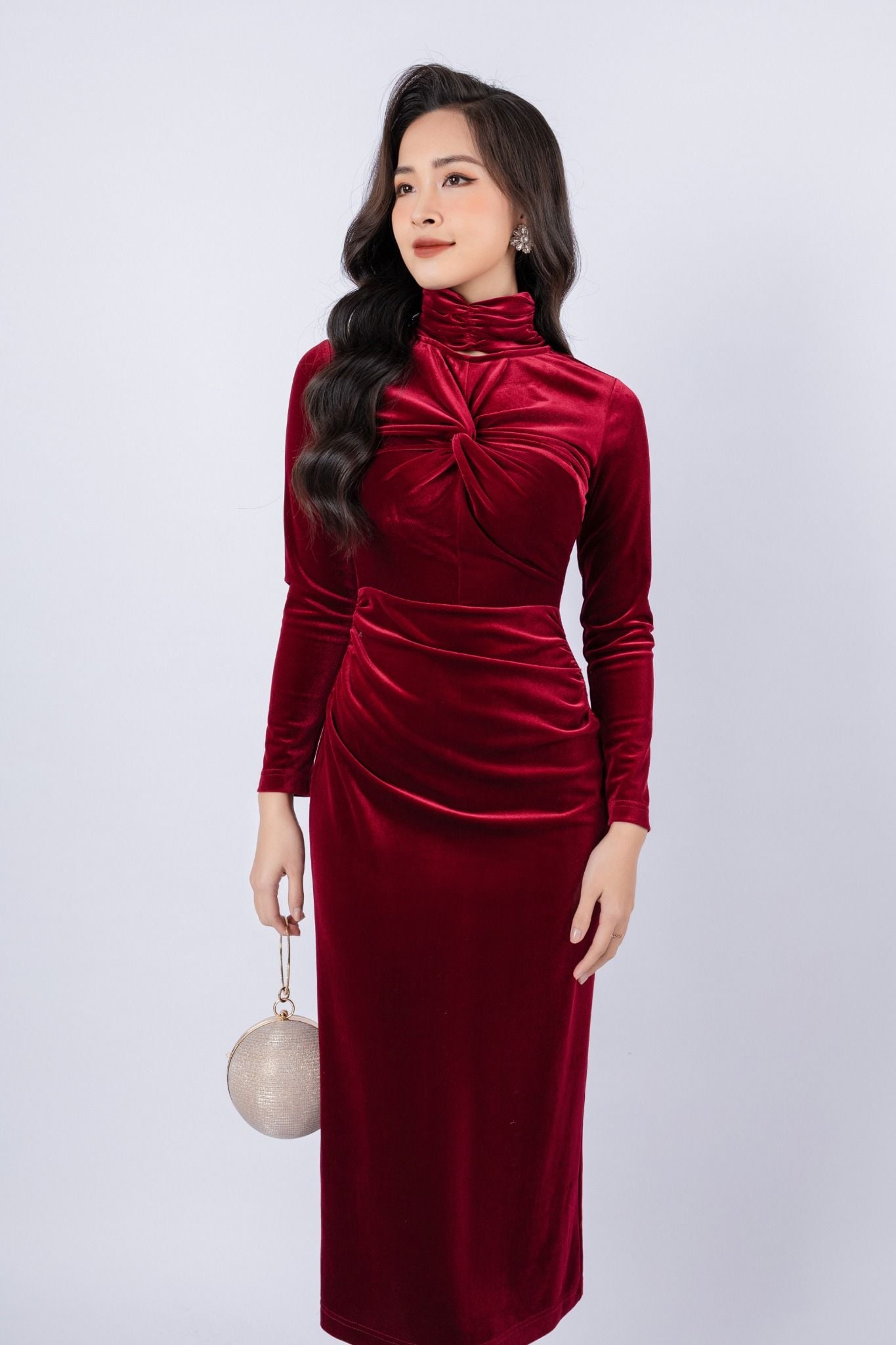 FDP93301 - Đầm dạo phố vải nhung dáng ôm cổ tròn phối cổ cao tháo cài tạo kiểu ngực xoắn trang trí khóa thân sau - PANTIO