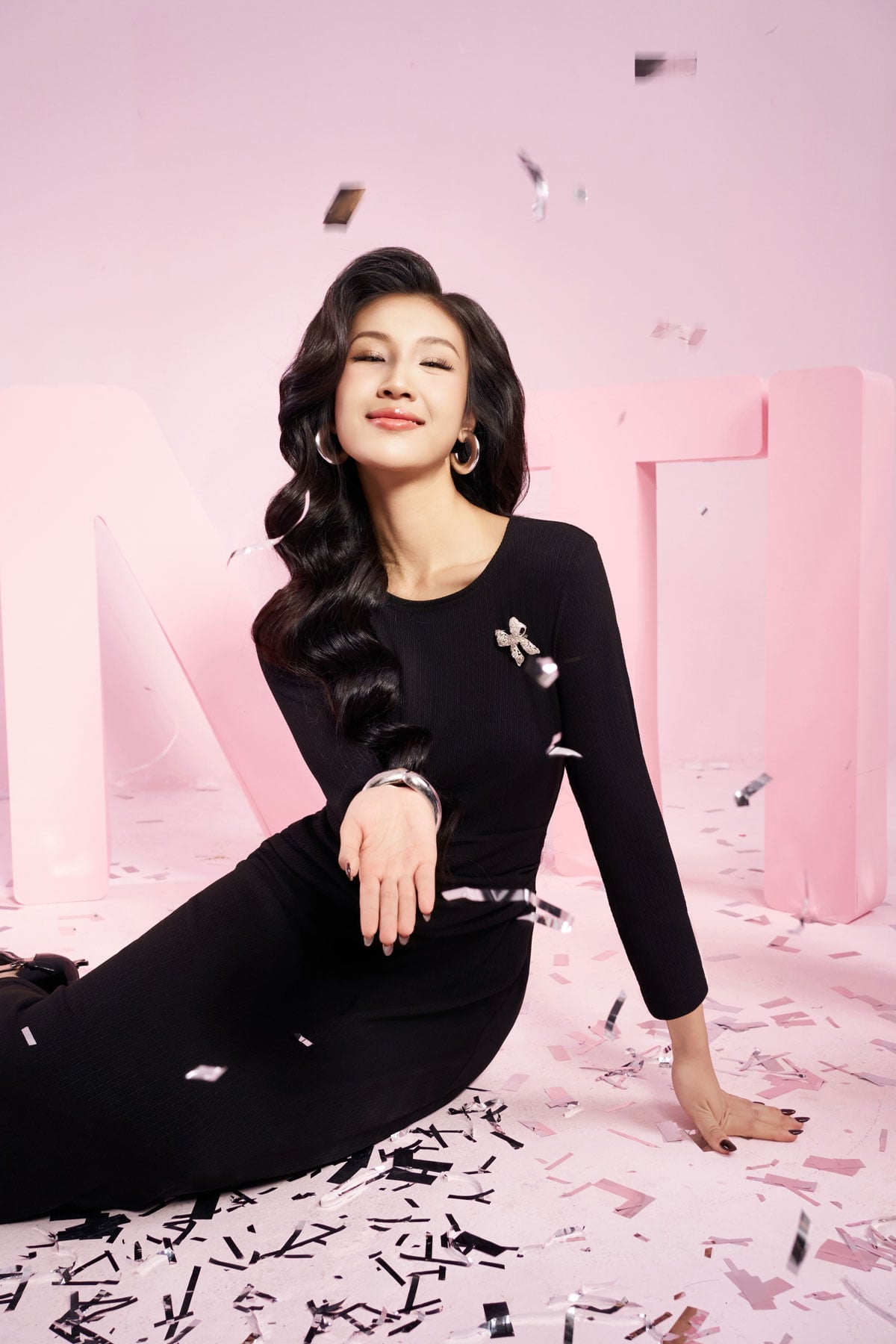 FDP93377 - Đầm dạo phố vải len cao cấp dáng suông cổ tròn kèm cài áo trang trí - PANTIO