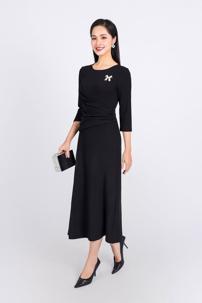 FDP93377 - Đầm dạo phố vải len cao cấp dáng suông cổ tròn kèm cài áo trang trí - PANTIO