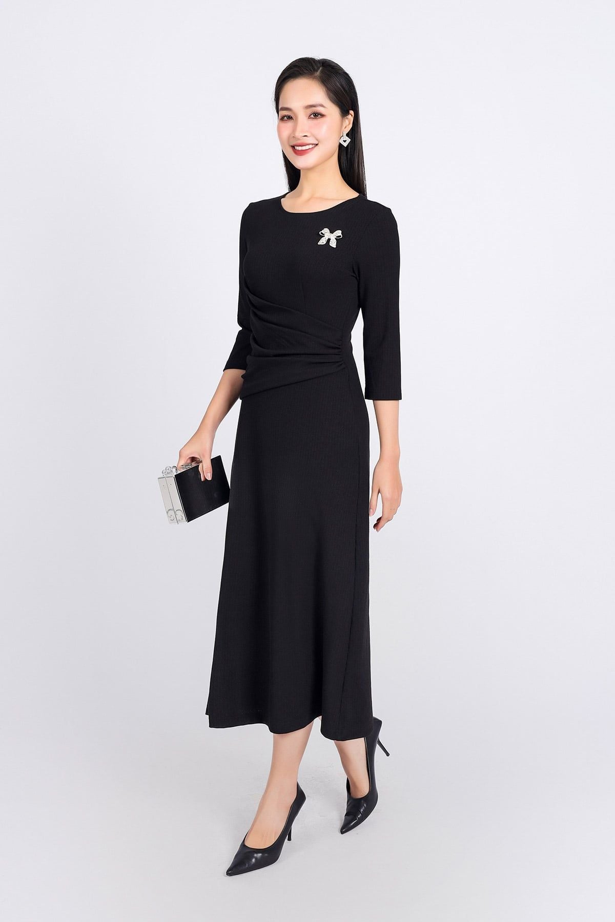 FDP93377 - Đầm dạo phố vải len cao cấp dáng suông cổ tròn kèm cài áo trang trí - PANTIO