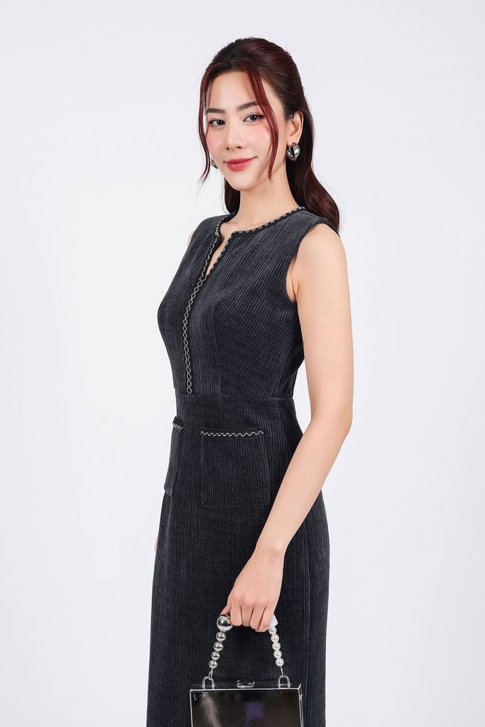 FDP93422 - Đầm dạo phố vải nhung dáng ôm cổ tròn xẻ V không tay viền phối dây bạc tạo kiểu khoá thân sau - PANTIO