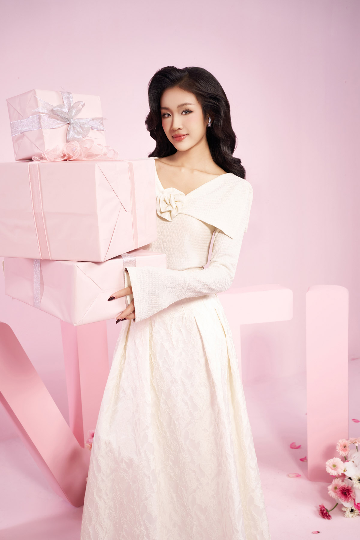 FAT9408 - Áo thun vải thô chun dáng ôm co giãn cổ kiểu bản to đính hoa tạo kiểu gấu tay loe thời trang - PANTIO