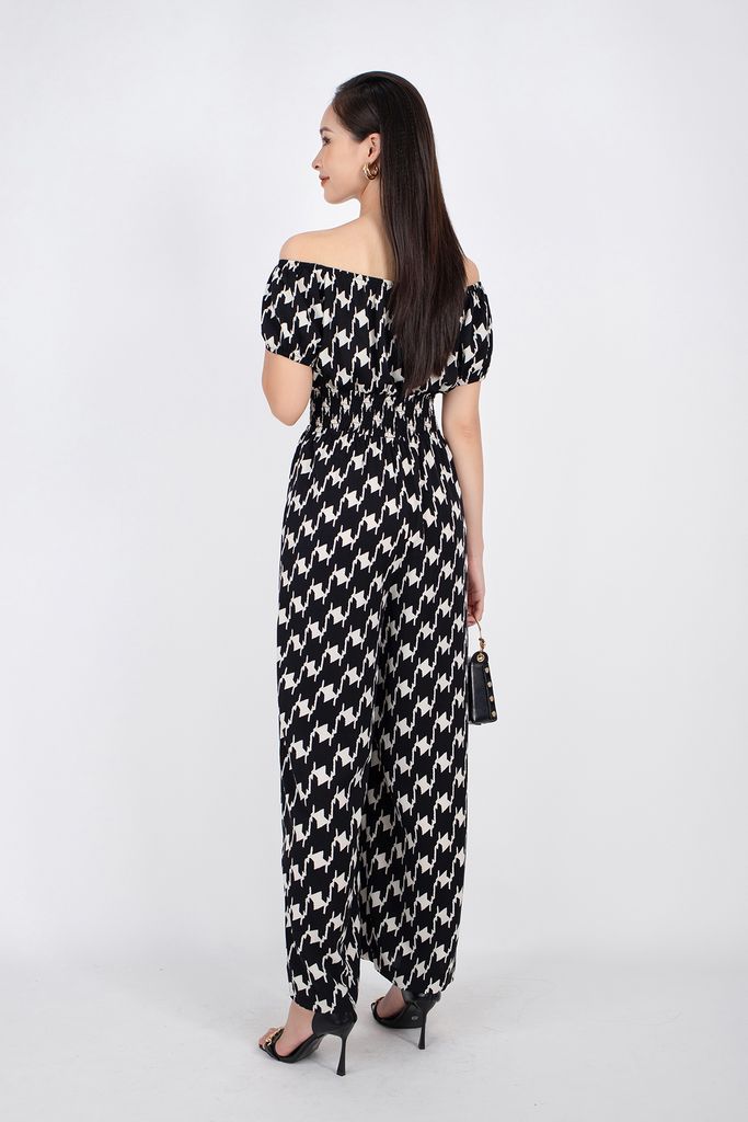 FJS3133 - Jumpsuit dạo phố vải lụa dáng ôm vai trễ đai eo chạy smocking quần ống đứng - PANTIO