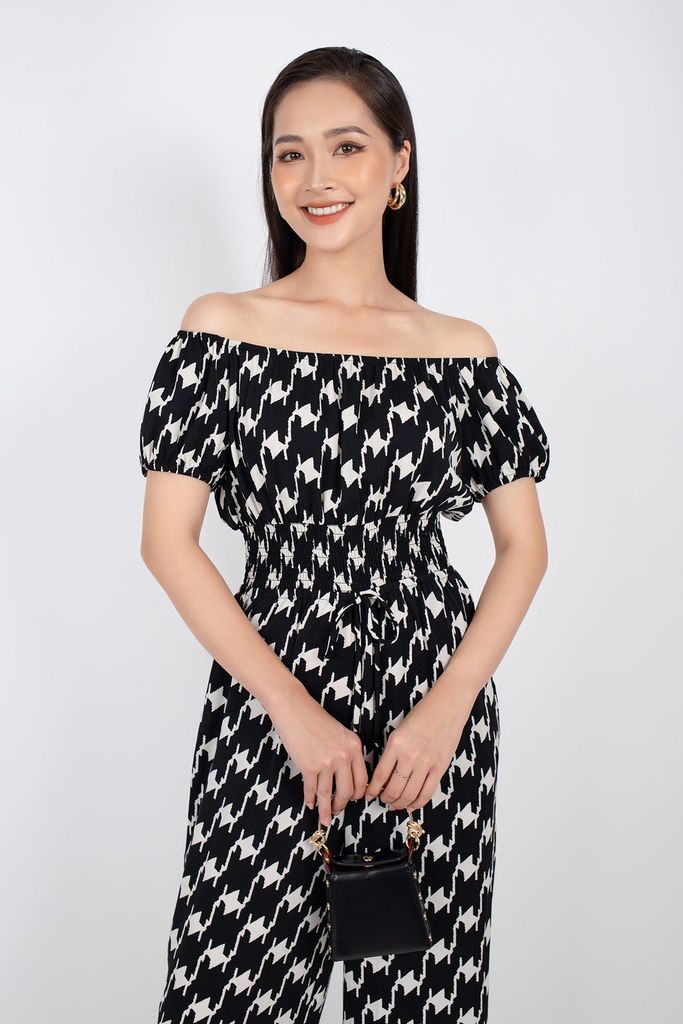 FJS3133 - Jumpsuit dạo phố vải lụa dáng ôm vai trễ đai eo chạy smocking quần ống đứng - PANTIO