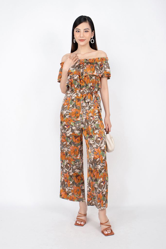 FJS3146 - Jumpsuit dạo phố vải lụa dáng ôm vai trễ đổ bèo eo chun kèm dây buộc nơ - PANTIO