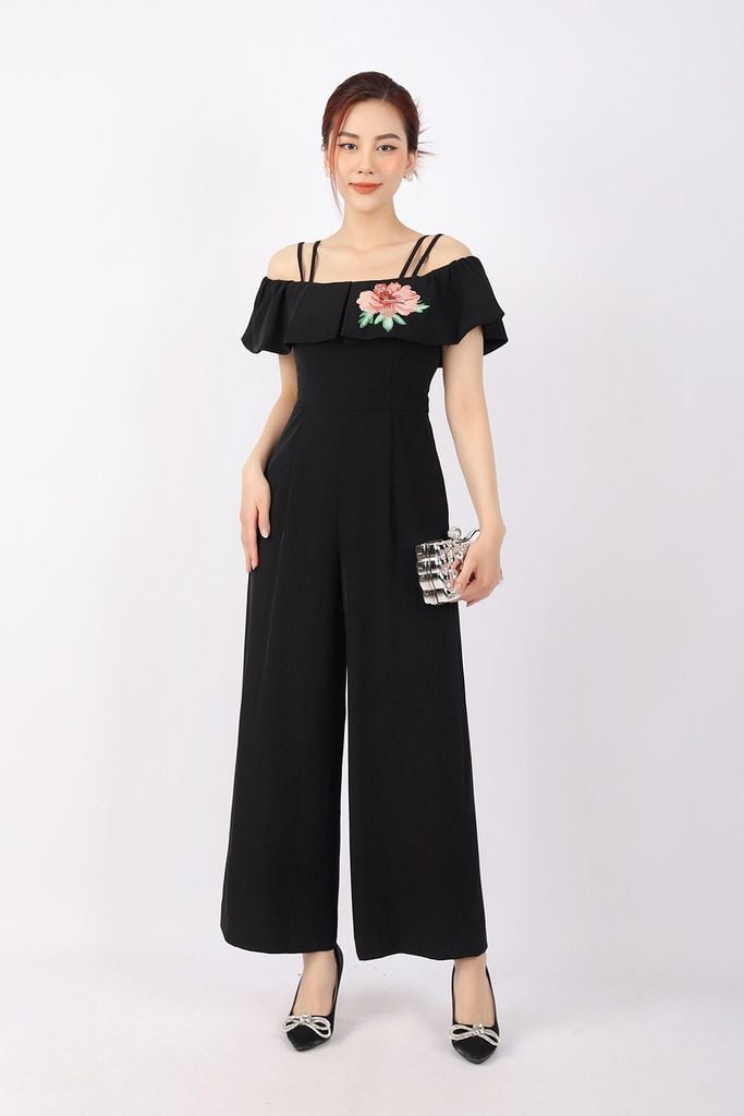 FJS3166 - Jumpsuit công sở vải tuytsi dáng suông ống rộng hai dây bèo ngực đổ vai phối họa tiết thêu khóa thân sau - PANTIO