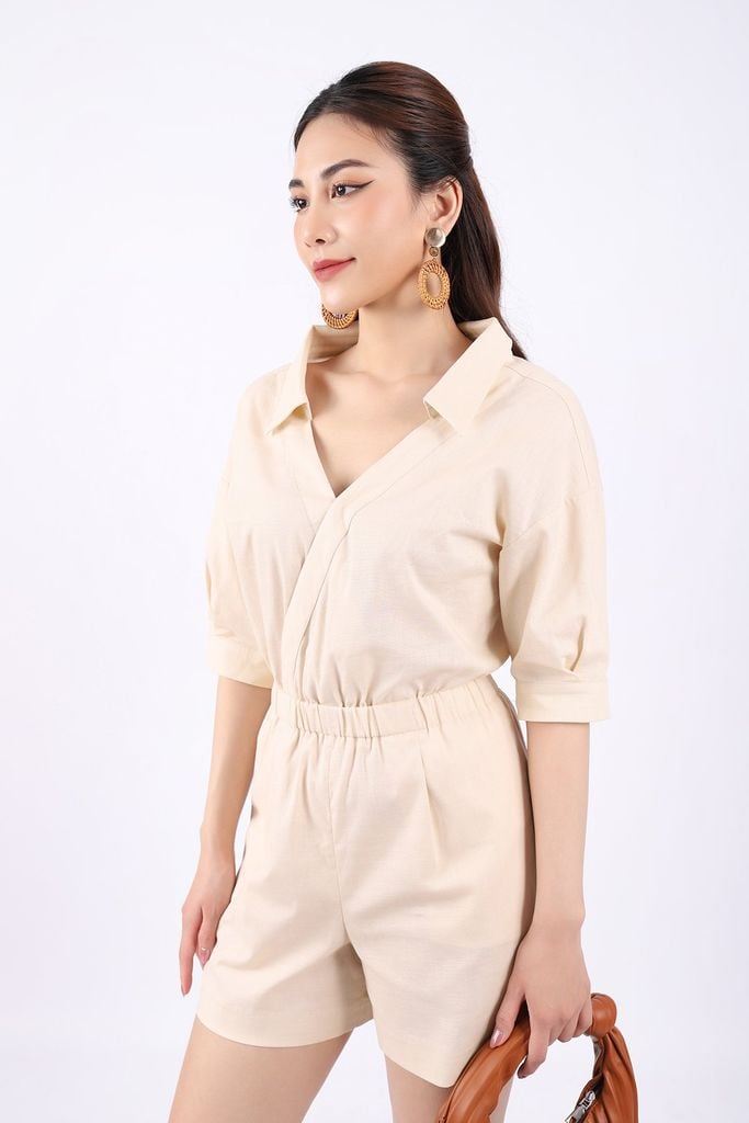 FJS3172 - Jumpsuit dạo phố vải linen dáng suông cổ kiểu vạt chồng chéo eo bo chun - PANTIO