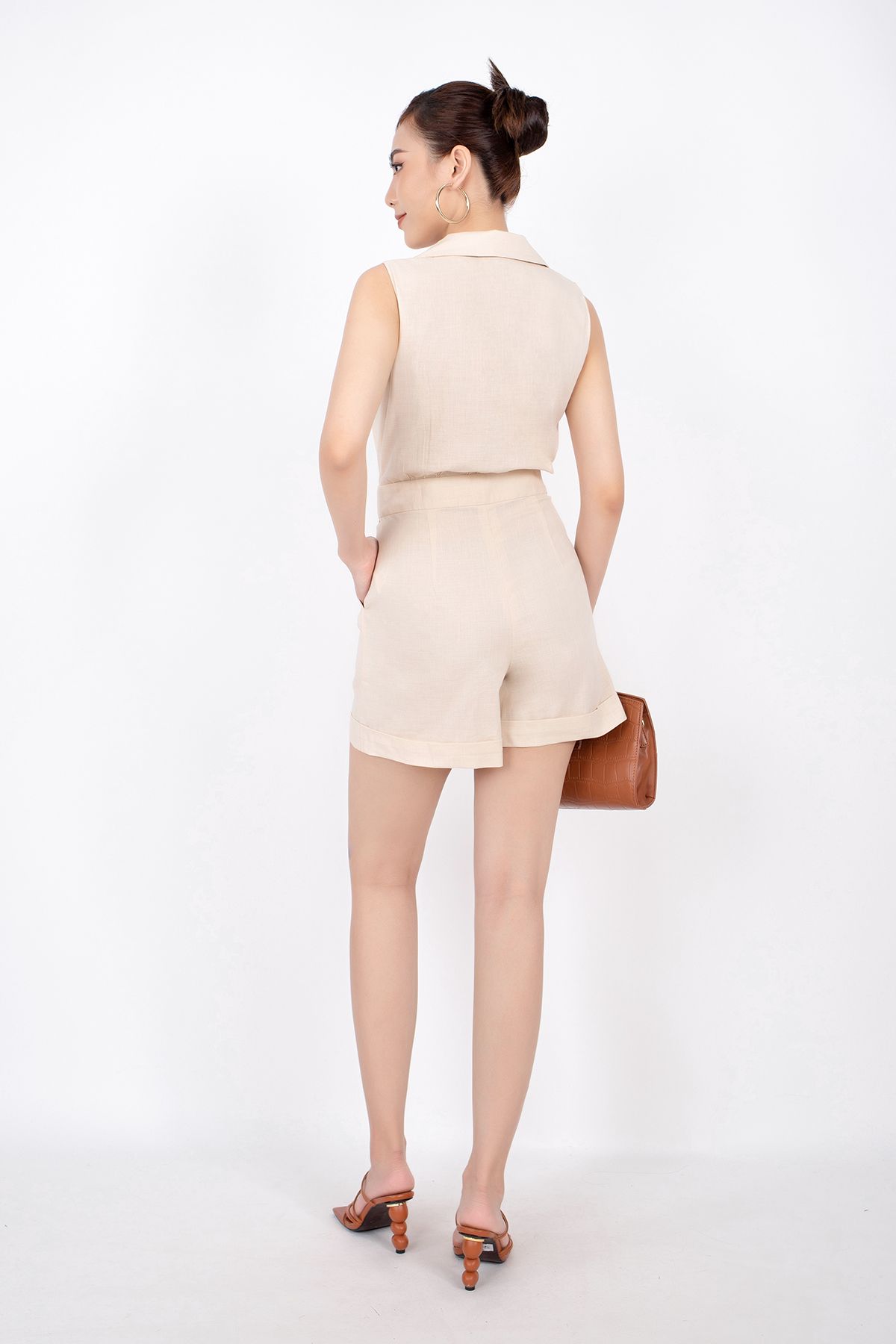FJS7150 - Jumpsuit dạo phố vải linen dáng suông cổ hai ve cạp cài khuy bọc - PANTIO