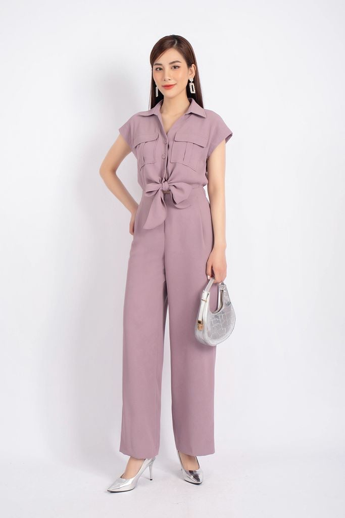 FJS7153 - Jumpsuit dạo phố vải tuytsi dáng suông vai chờm phối túi hộp eo buộc nơ tạo kiểu quần ống rộng - PANTIO