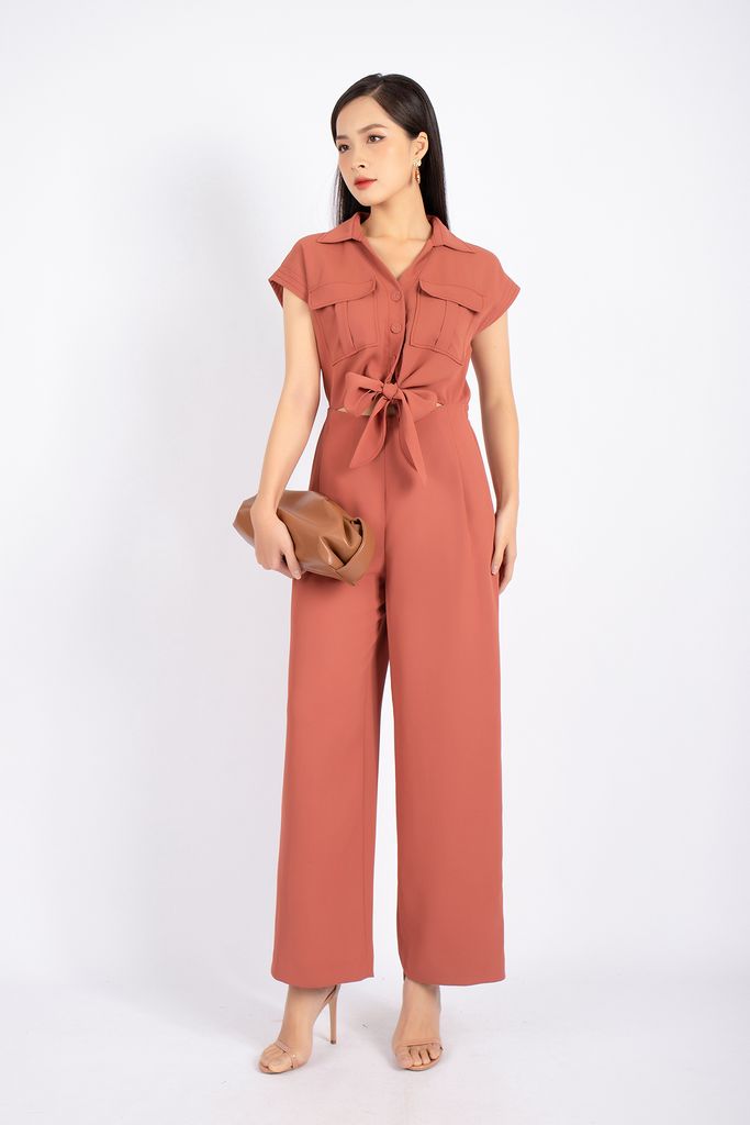 FJS7153 - Jumpsuit dạo phố vải tuytsi dáng suông vai chờm phối túi hộp eo buộc nơ tạo kiểu quần ống rộng - PANTIO