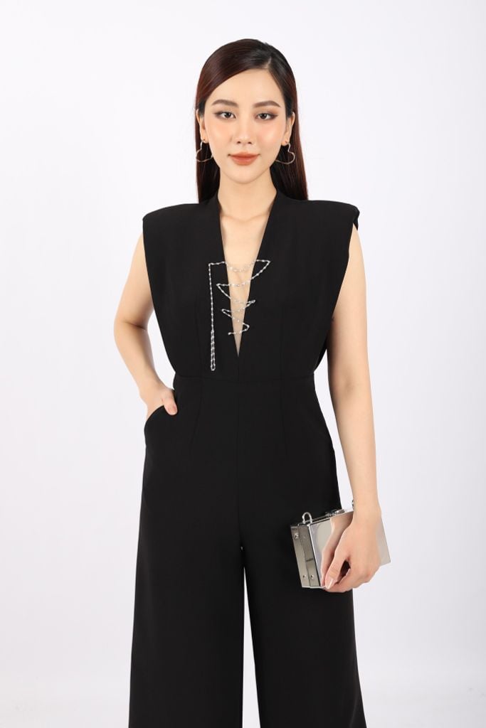 FJS7175 - Jumpsuit công sở vải tuytsi dáng ôm cổ V phối lưới dây kim loại tạo kiểu độn cầu vai quần ống rộng khóa thân sau - PANTIO