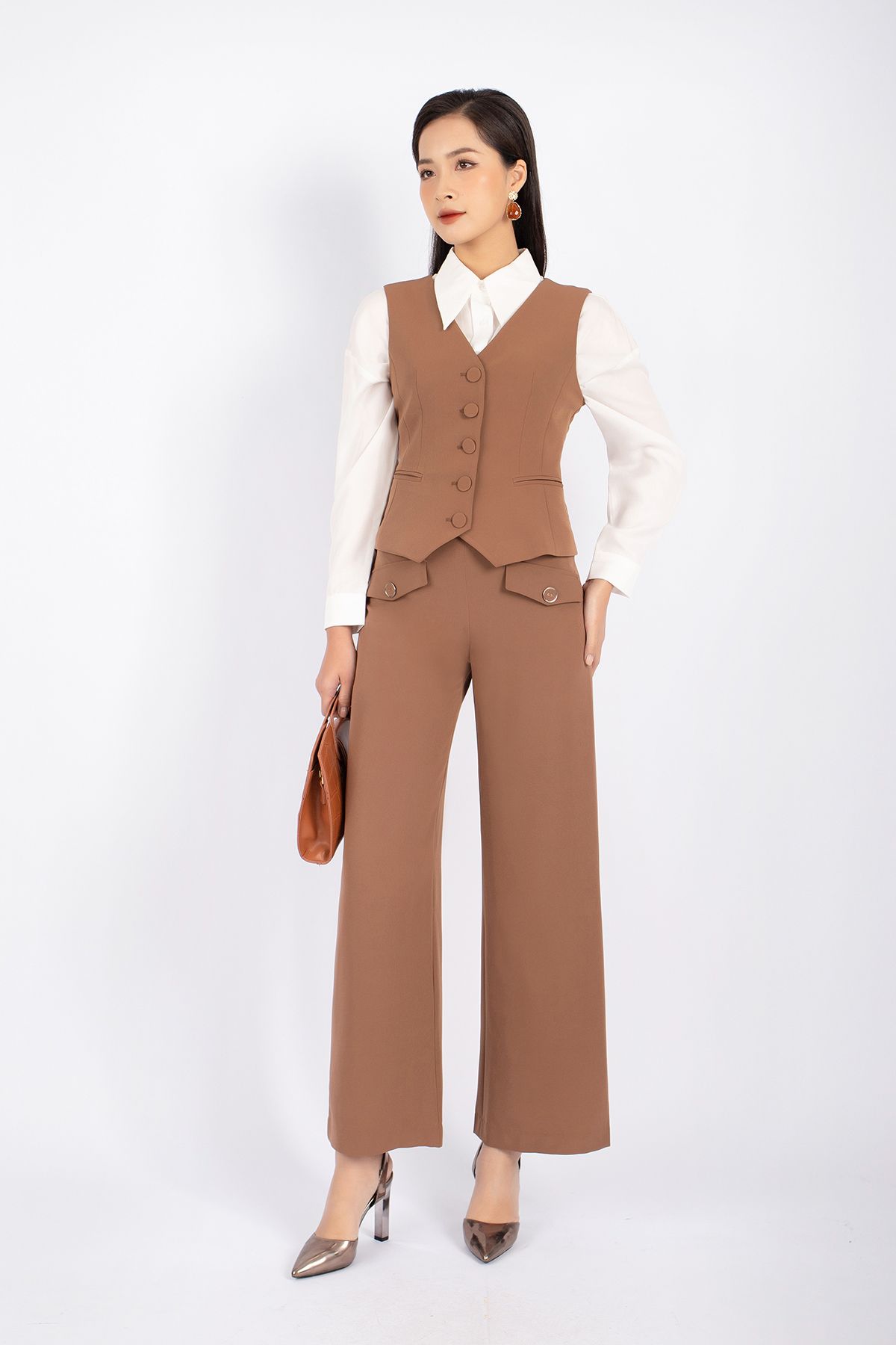 FKM9671 - Áo vest gile vải thô dáng ôm cổ V cài cúc bọc túi hai bên hông - PANTIO