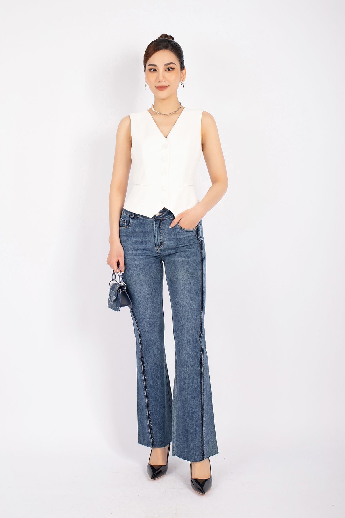 FKM9671 - Áo vest gile vải thô dáng ôm cổ V cài cúc bọc túi hai bên hông - PANTIO
