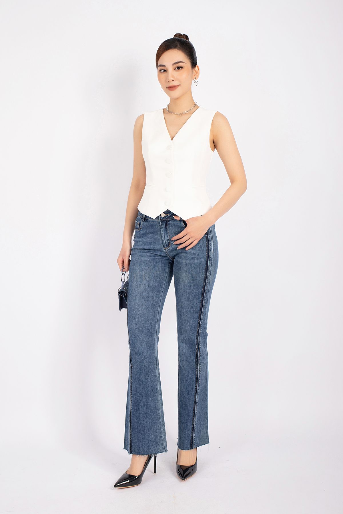 FKM9671 - Áo vest gile vải thô dáng ôm cổ V cài cúc bọc túi hai bên hông - PANTIO
