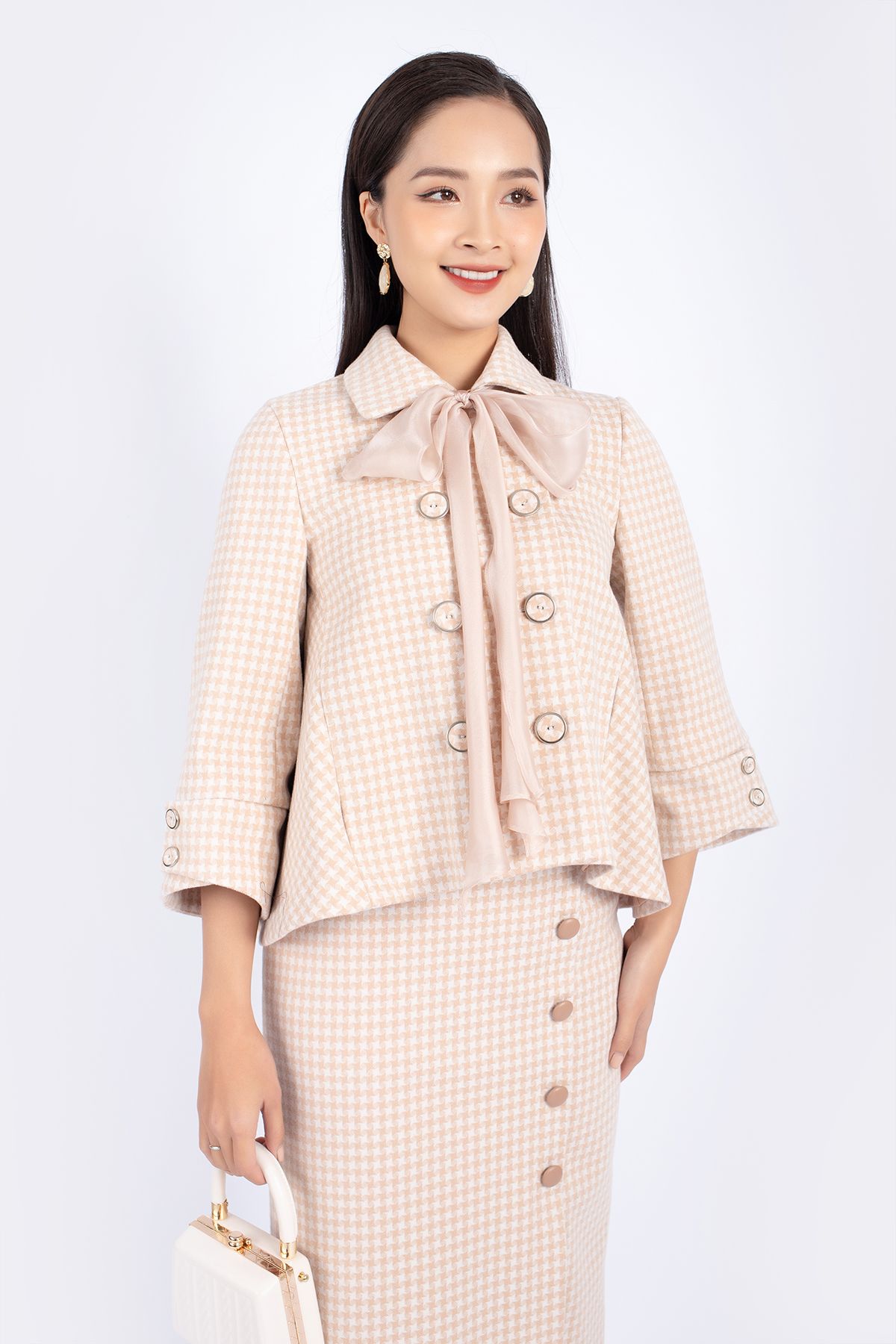 FKM9676 - Áo khoác công sở vải dạ dáng A cổ đức tay loe cài cúc phối vải tơ tạo nơ trang trí - PANTIO