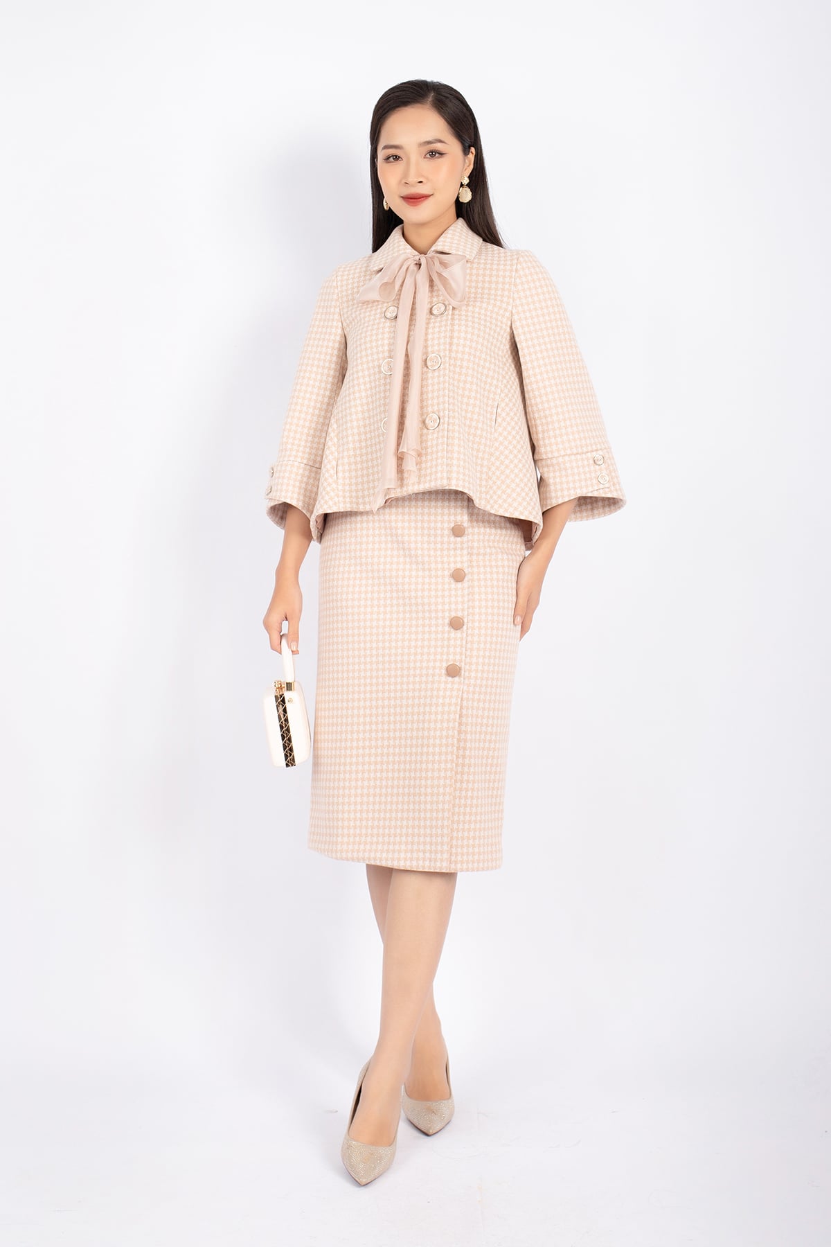 FKM9676 - Áo khoác công sở vải dạ dáng A cổ đức tay loe cài cúc phối vải tơ tạo nơ trang trí - PANTIO