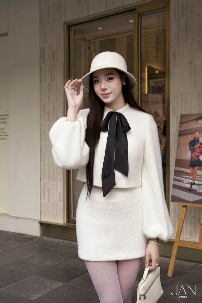 FKM9703 - Áo khoác dáng croptop vải dạ nhung cao cấp cổ thắt dây nơ tay áo ống rộng tạo kiểu cài khuy thân trước - JAN.