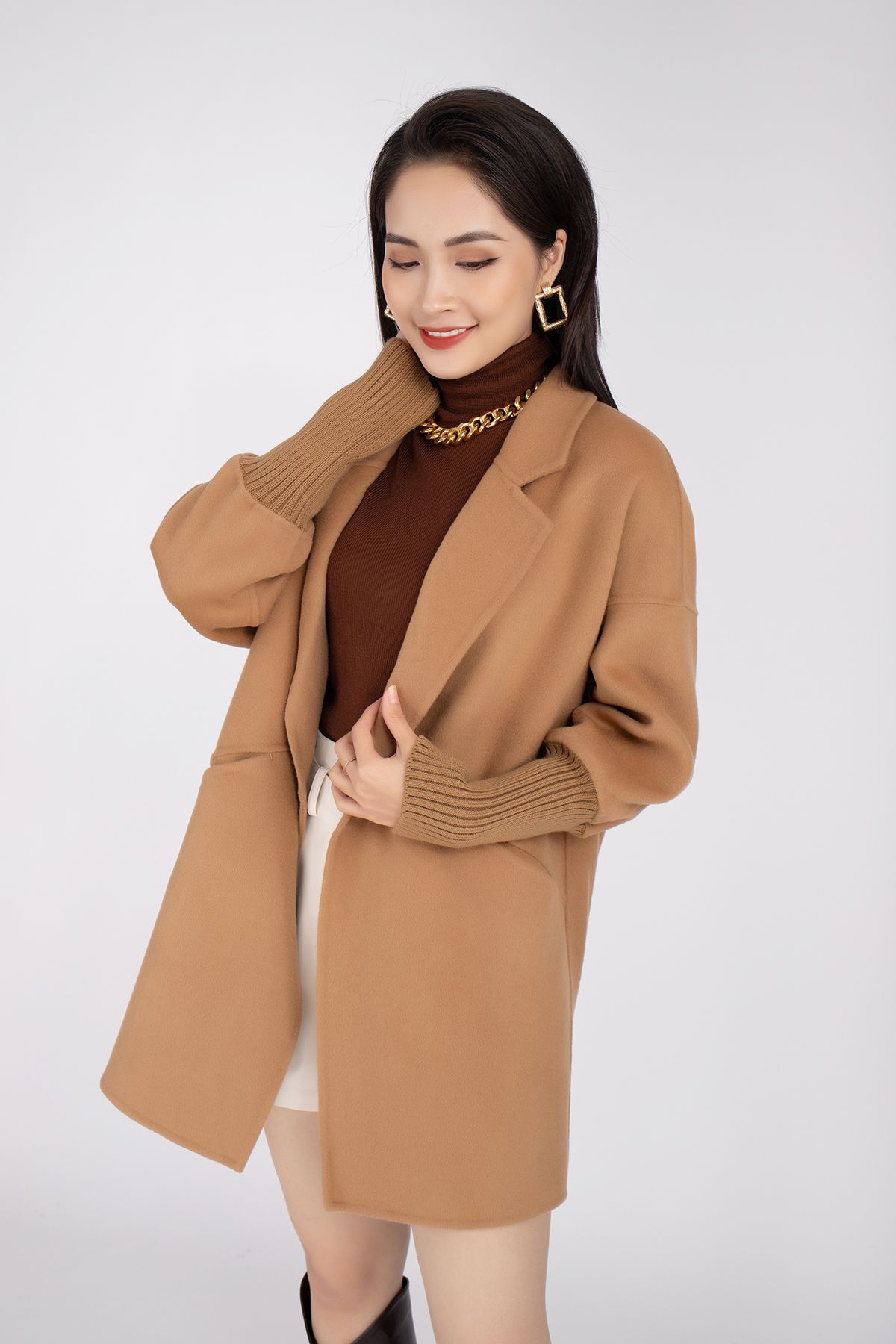 Áo khoác chất liệu dạ lông cừu dáng suông cổ hai ve FMO206 - PANTIO