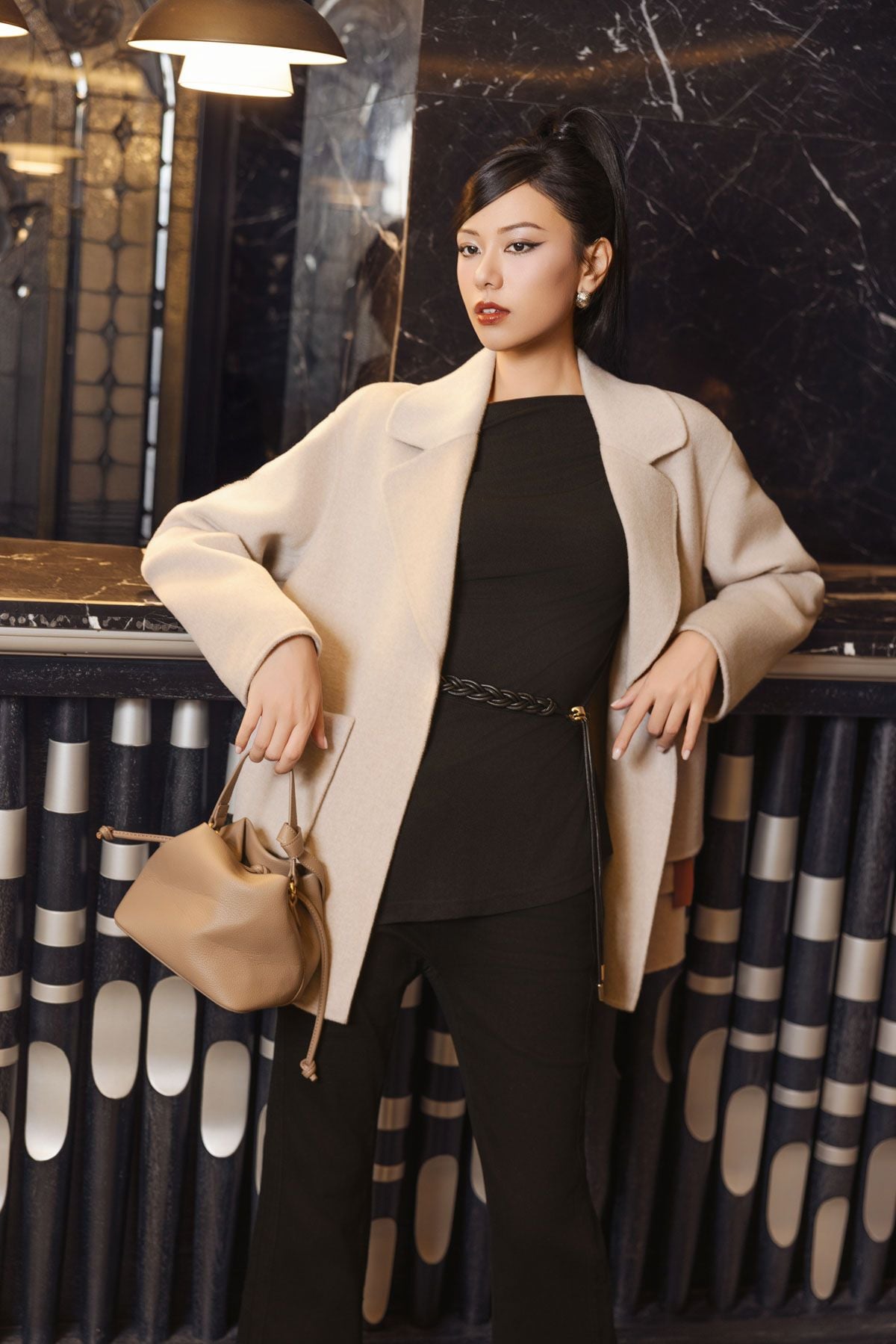 FMO246 - Áo mangto dạ lông cừu cao cấp dáng suông cổ hai ve phối túi ốp pha da hai bên - PANTIO