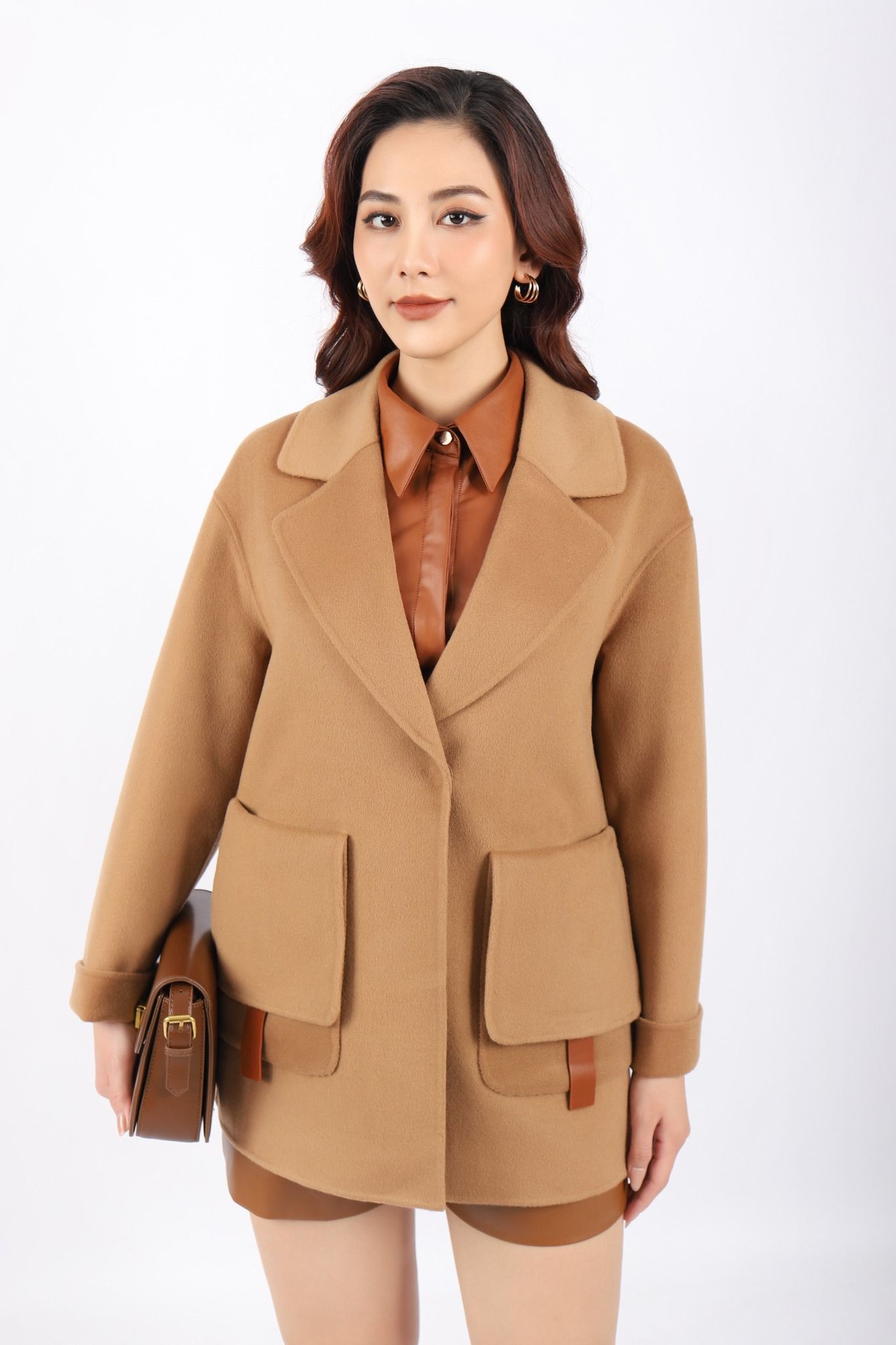 FMO246 - Áo mangto dạ lông cừu cao cấp dáng suông cổ hai ve phối túi ốp pha da hai bên - PANTIO