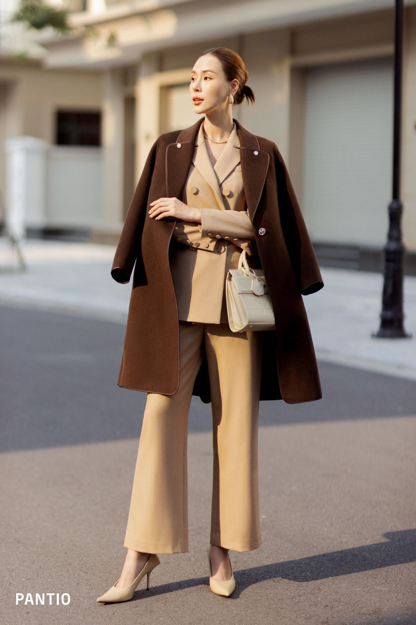 FMO250 - Áo mangto dạ lông cừu cao cấp dáng suông cổ hai ve phối khuy trang trí kèm đai tạo kiểu - PANTIO