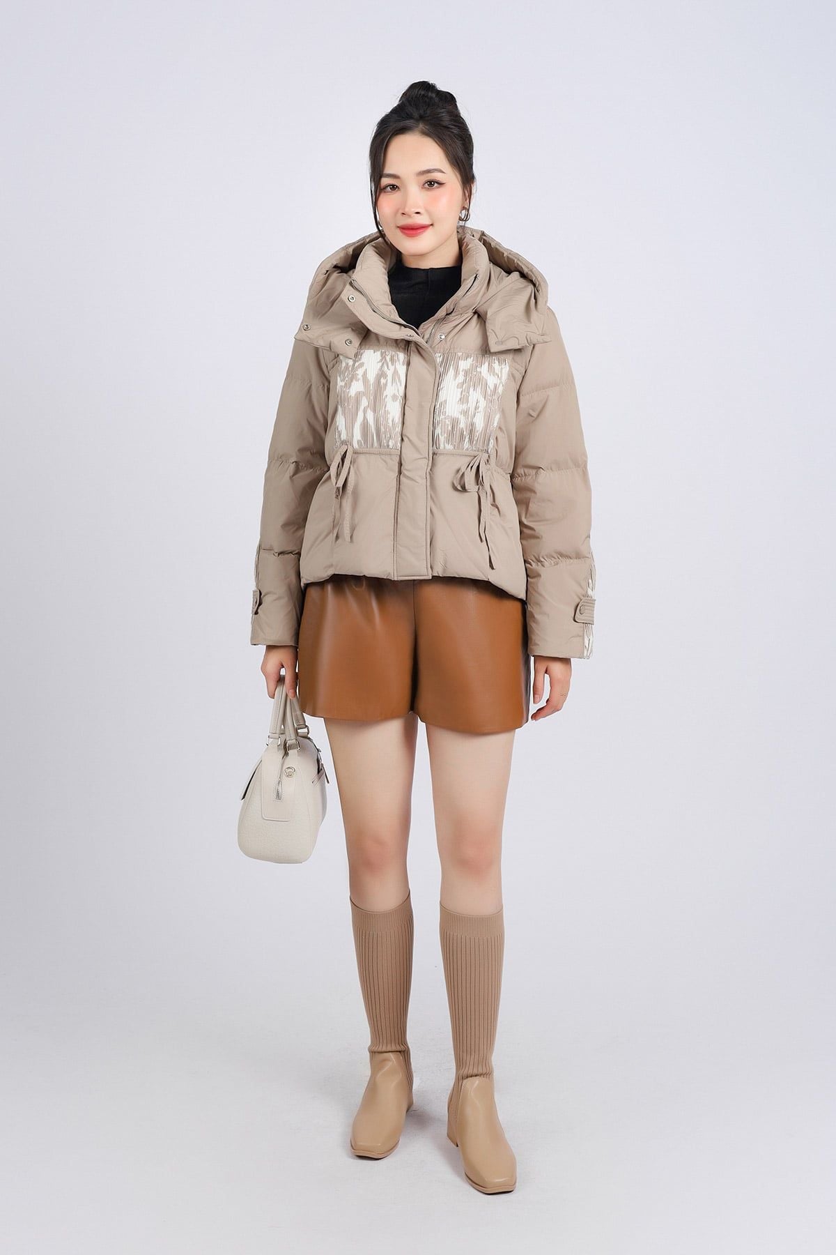 FMV060 - Áo phao lông vũ cao cấp dáng suông ngắn có mũ eo phối dây rút thân áo hoạ tiết thời trang - PANTIO