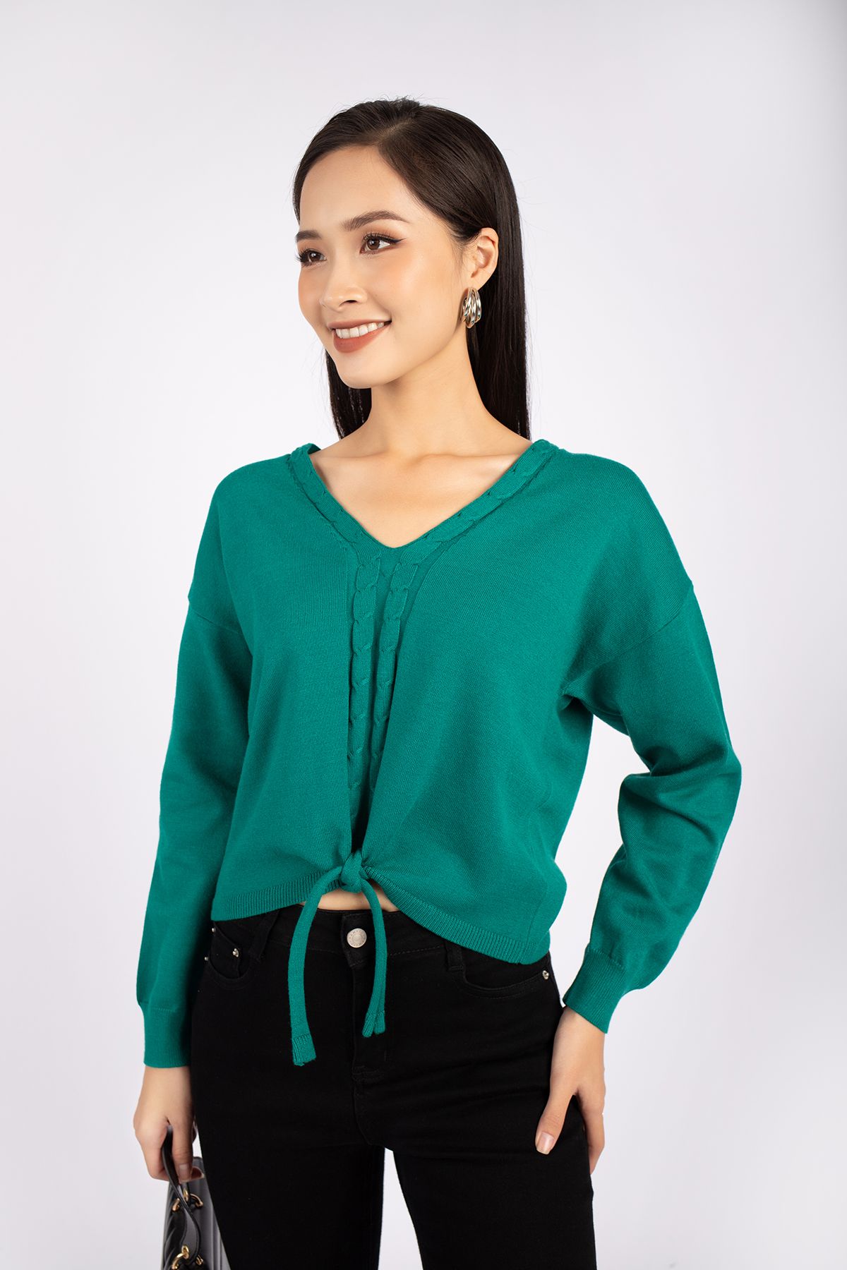 FOL245 - Áo len cao cấp dạo phố dáng suông cổ V cạp buộc dây tạo kiểu - PANTIO