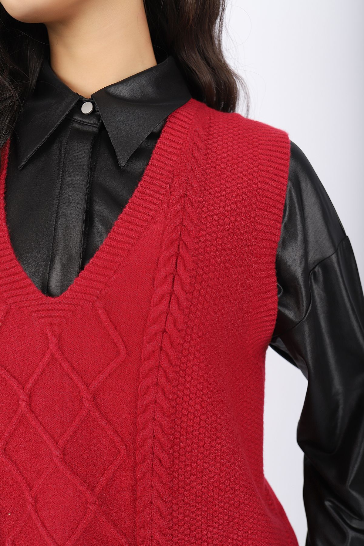 FOL361 - Áo len gile cao cấp dáng suông cổ V thân dệt họa tiết trang trí - PANTIO