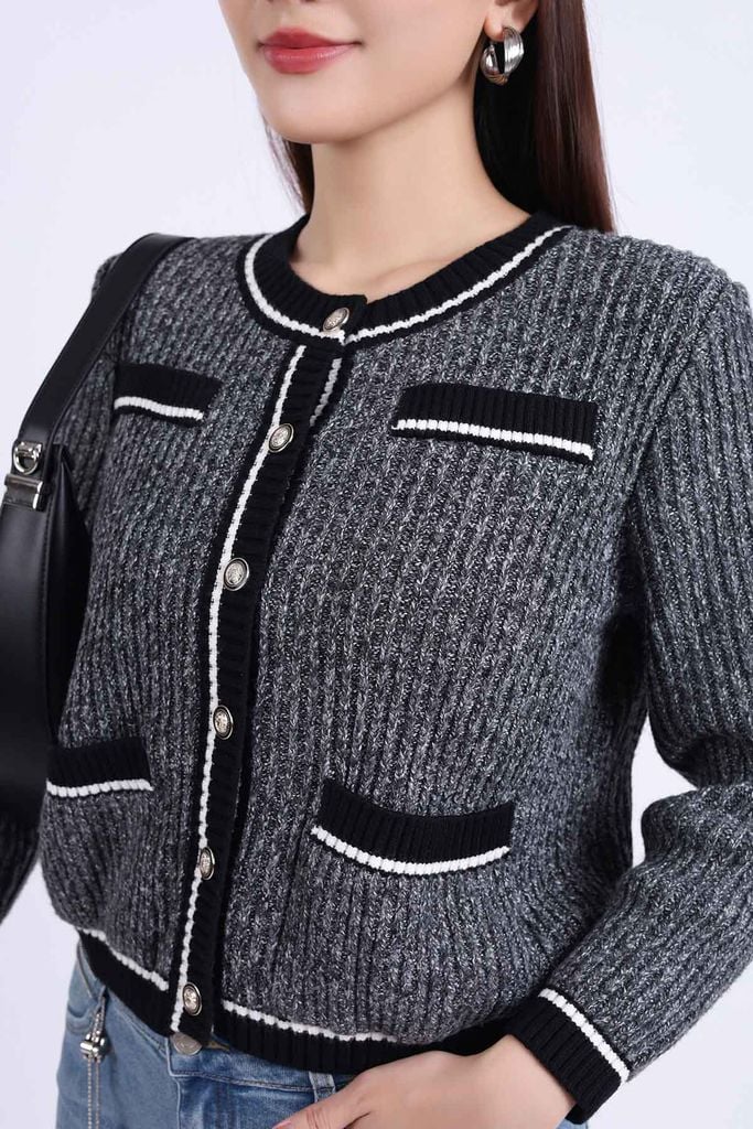 FOL407 - Áo len thời trang cao cấp dáng suông cổ tròn có túi áo cài khuy thân trước - PANTIO