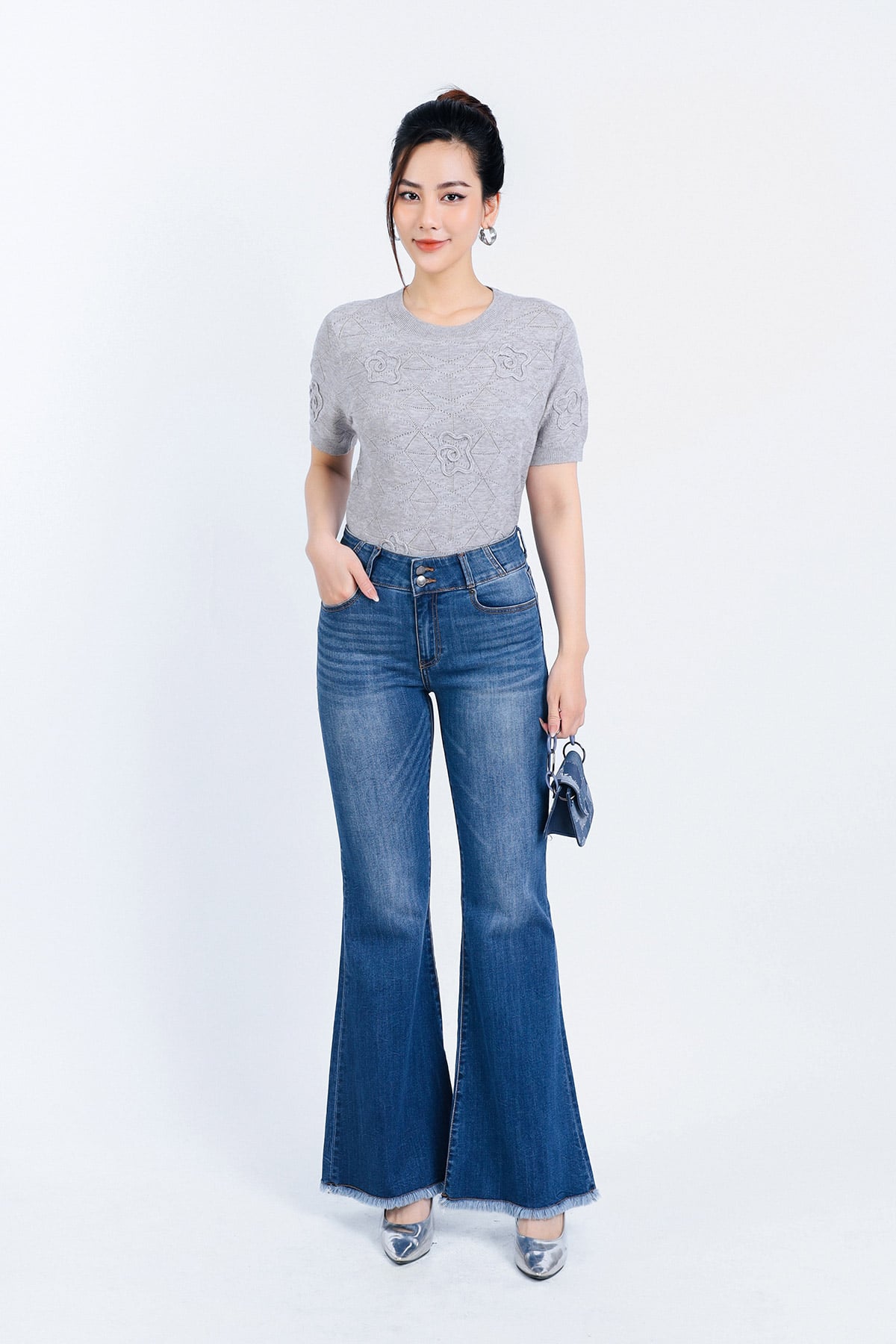 FOL418 - Áo len thời trang cao cấp dáng suông cổ tròn tay ngắn thân áo đính hoạ tiết hoa - PANTIO