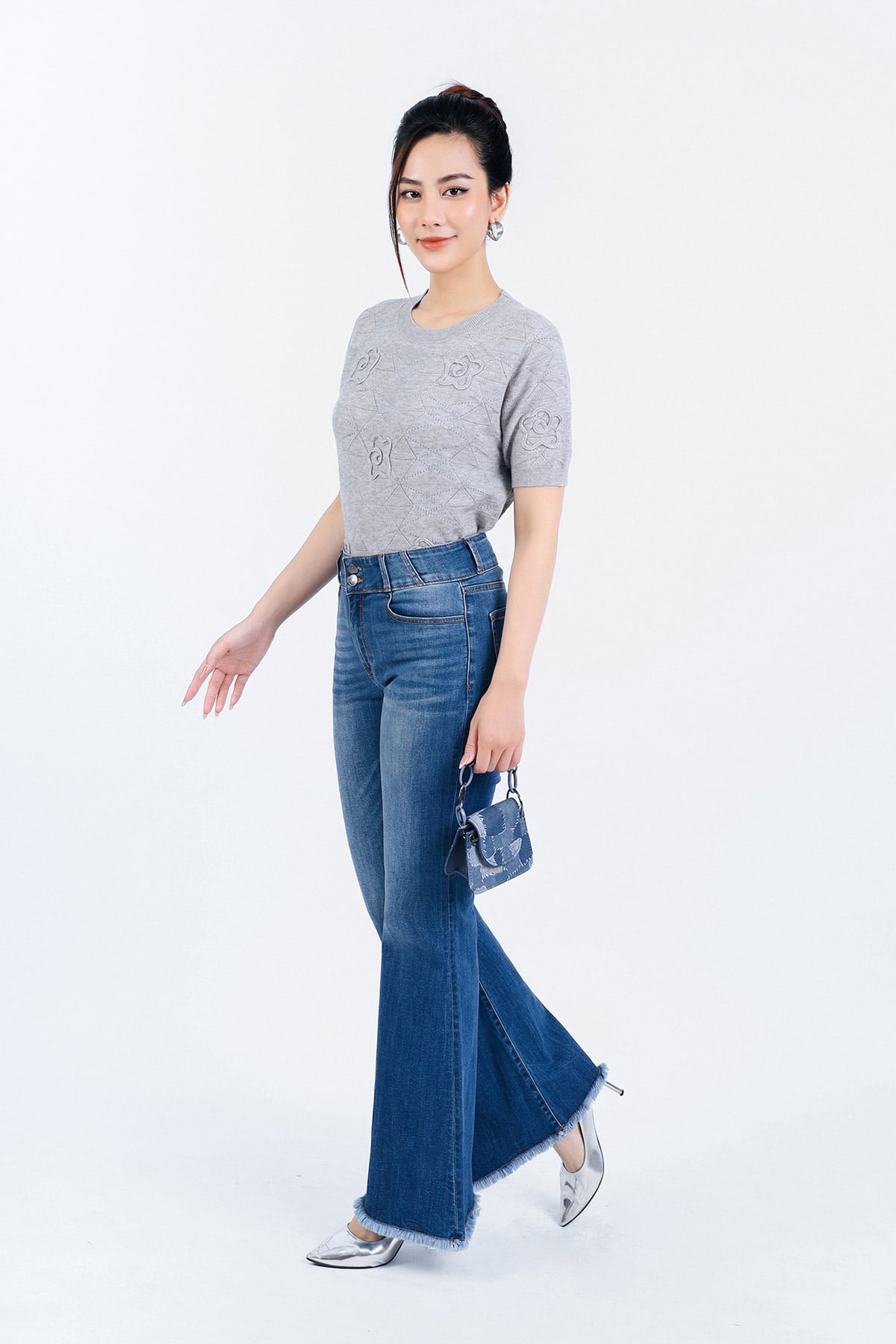 FOL418 - Áo len thời trang cao cấp dáng suông cổ tròn tay ngắn thân áo đính hoạ tiết hoa - PANTIO