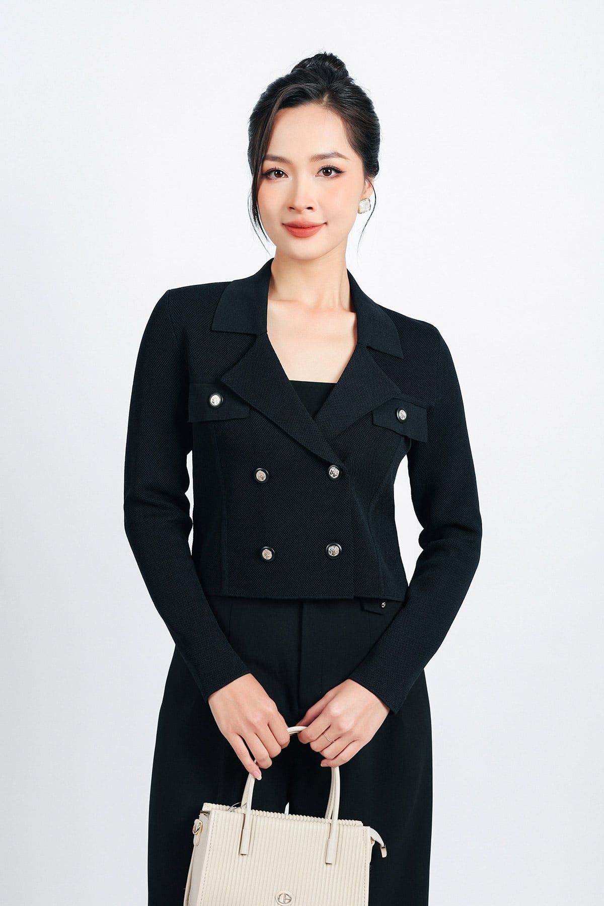 FOL453 - Áo len thời trang cao cấp dáng suông cổ hai ve thân áo đính khuy trang trí - PANTIO