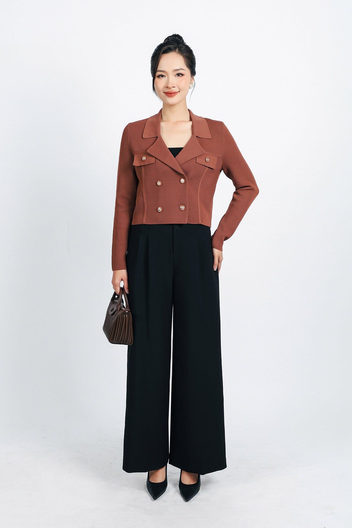 FOL453 - Áo len thời trang cao cấp dáng suông cổ hai ve thân áo đính khuy trang trí - PANTIO