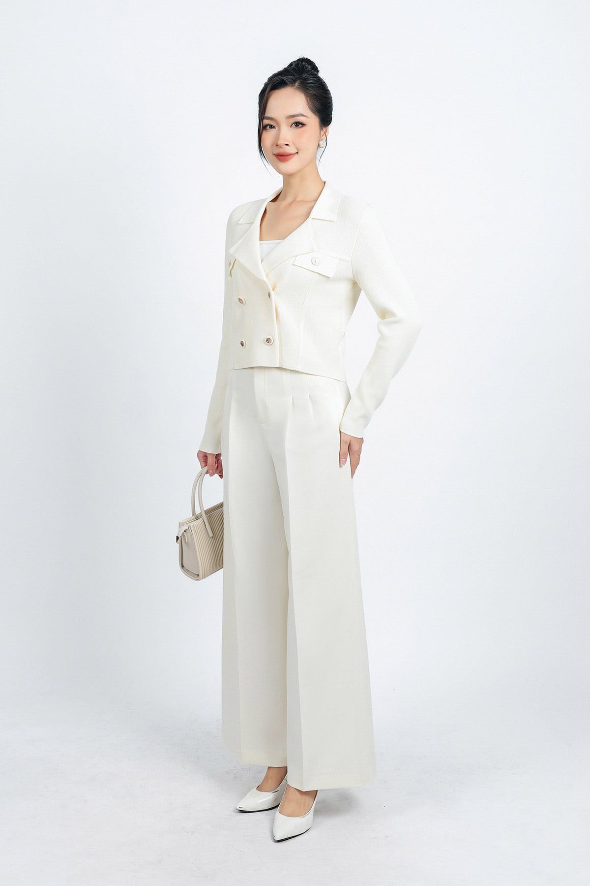 FOL453 - Áo len thời trang cao cấp dáng suông cổ hai ve thân áo đính khuy trang trí - PANTIO