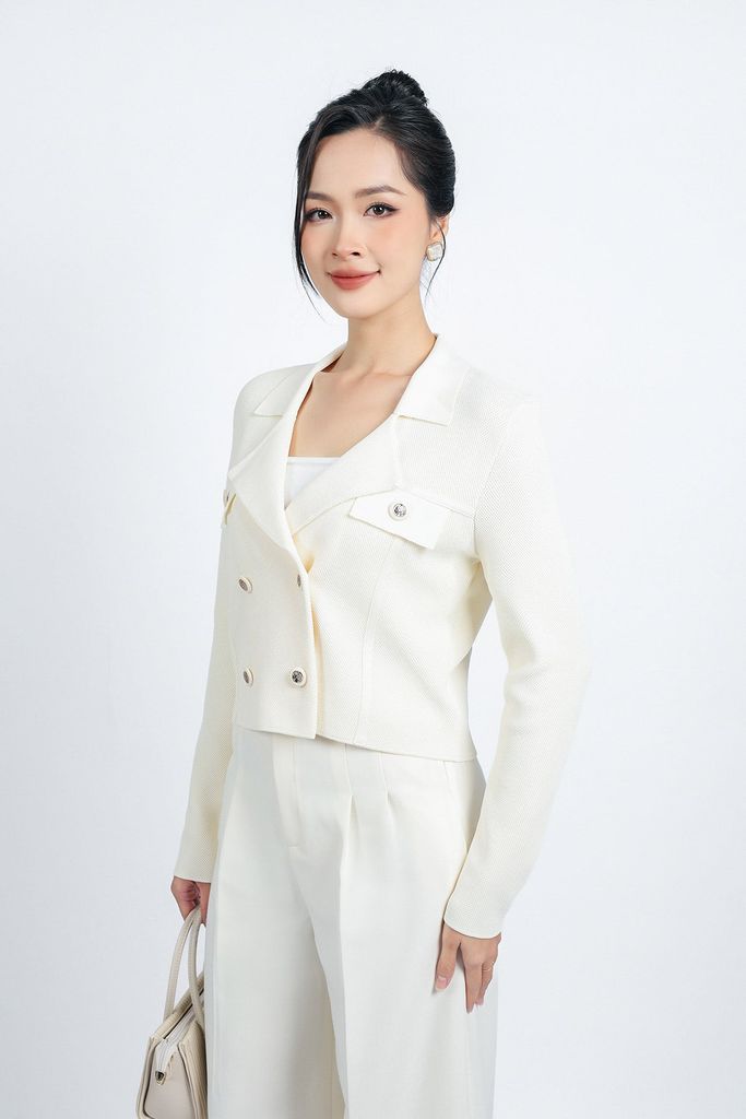 FOL453 - Áo len thời trang cao cấp dáng suông cổ hai ve thân áo đính khuy trang trí - PANTIO