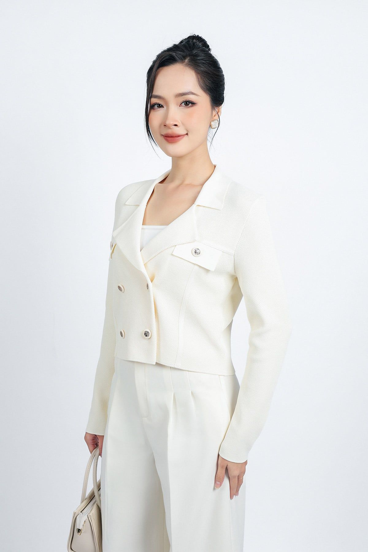 FOL453 - Áo len thời trang cao cấp dáng suông cổ hai ve thân áo đính khuy trang trí - PANTIO