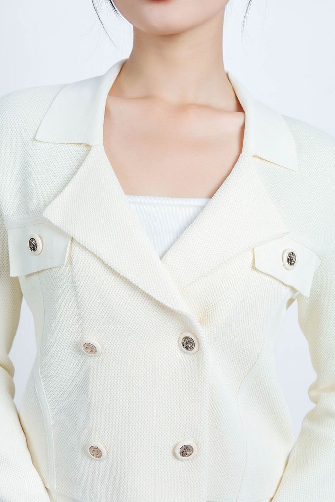 FOL453 - Áo len thời trang cao cấp dáng suông cổ hai ve thân áo đính khuy trang trí - PANTIO