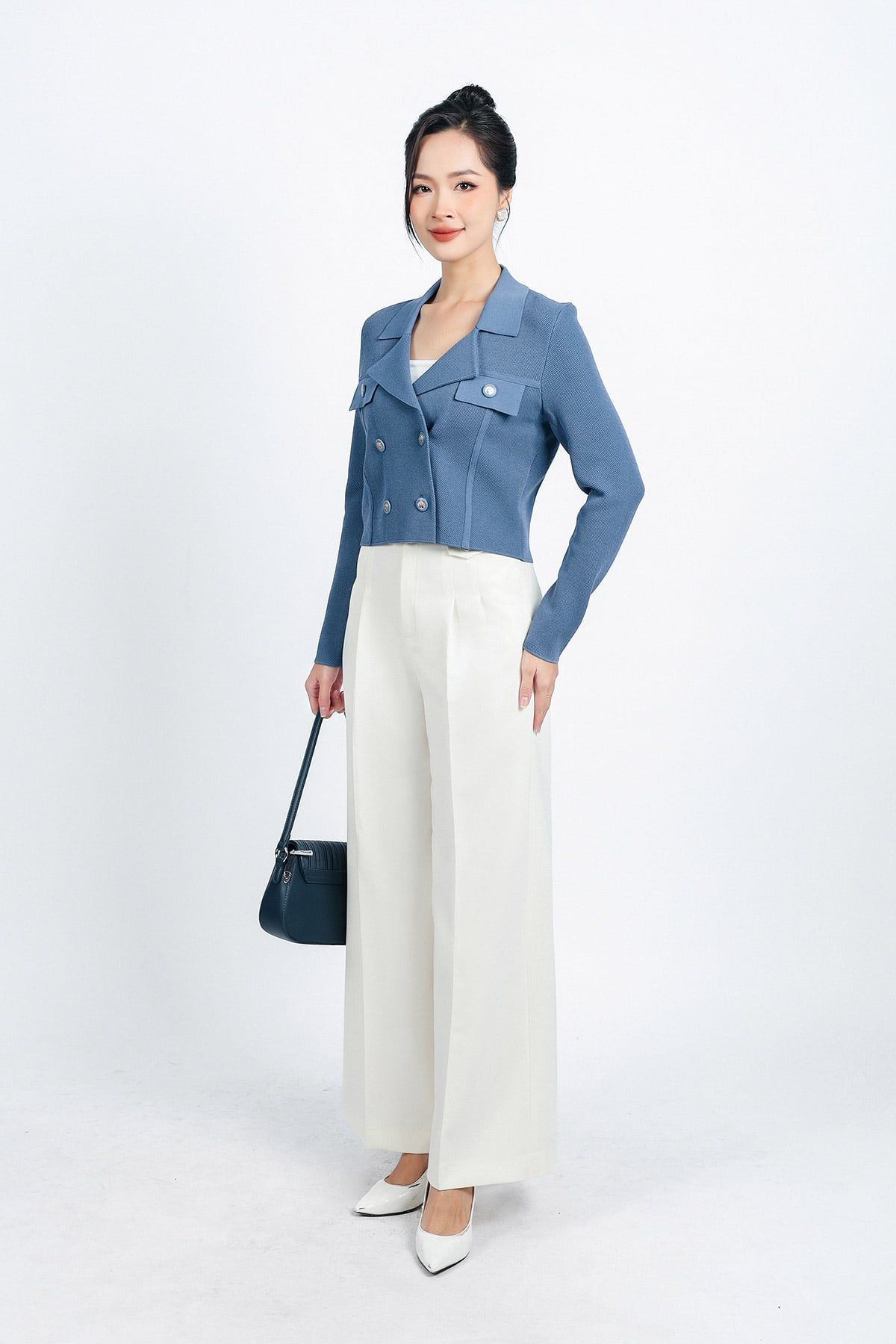 FOL453 - Áo len thời trang cao cấp dáng suông cổ hai ve thân áo đính khuy trang trí - PANTIO