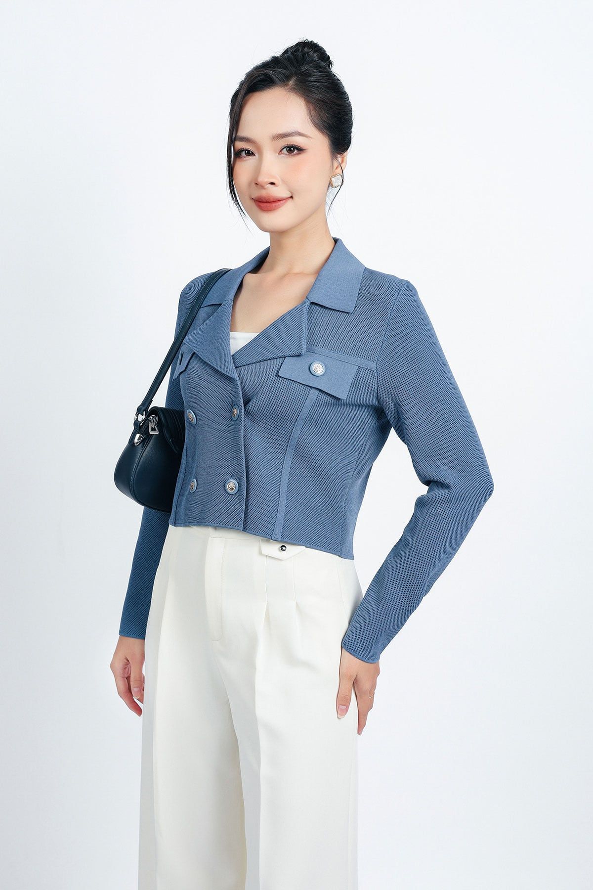 FOL453 - Áo len thời trang cao cấp dáng suông cổ hai ve thân áo đính khuy trang trí - PANTIO