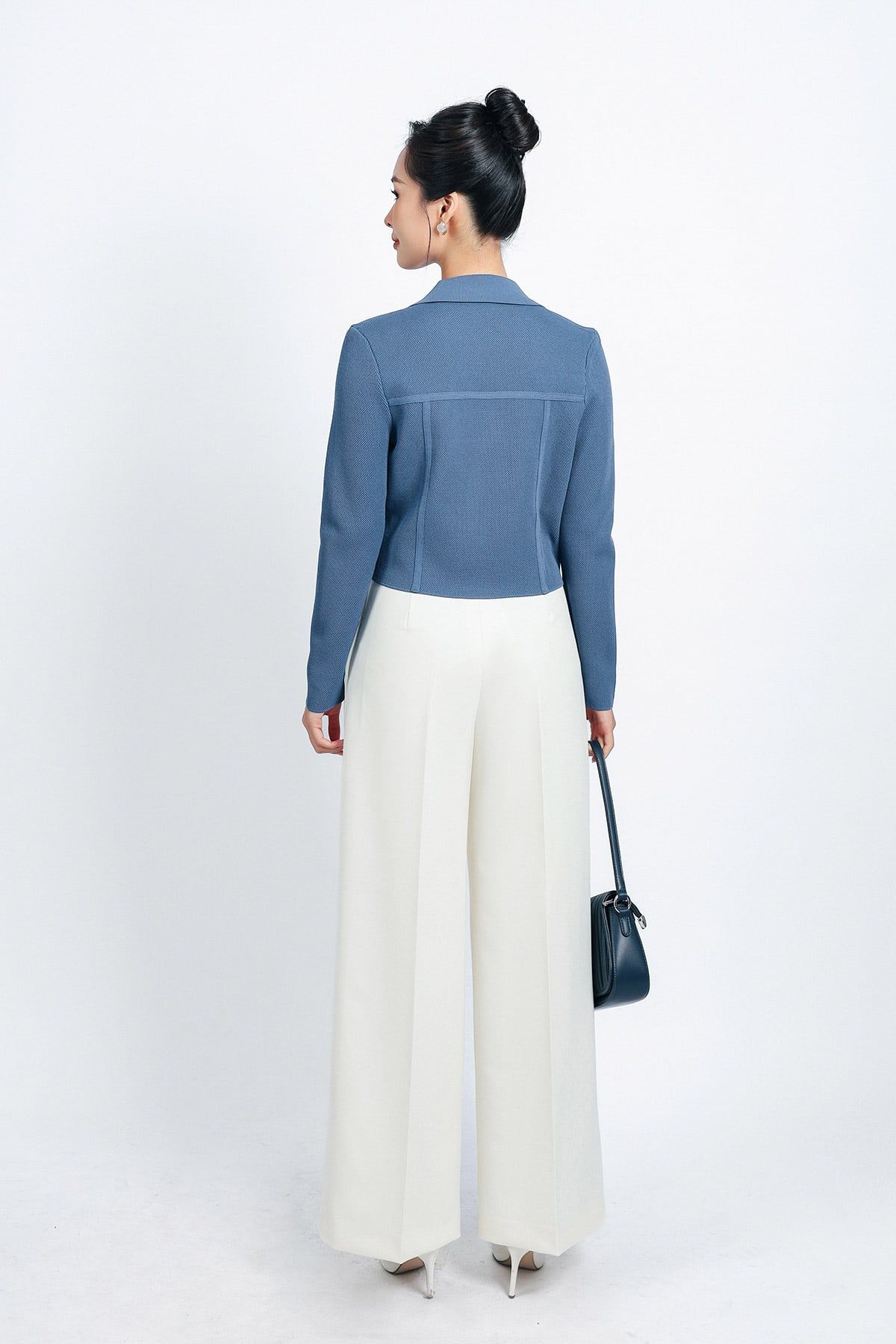 FOL453 - Áo len thời trang cao cấp dáng suông cổ hai ve thân áo đính khuy trang trí - PANTIO