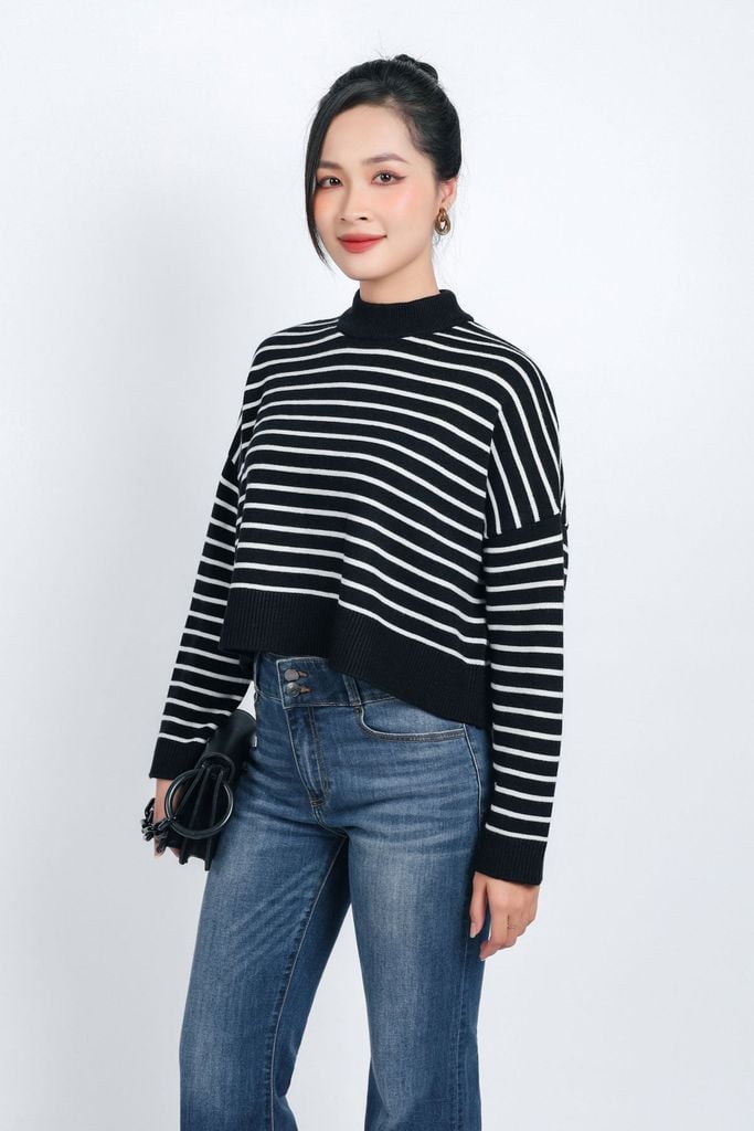 FOL461 - Áo len thời trang cao cấp dáng lửng cổ tròn hoạ tiết kẻ ngang - PANTIO