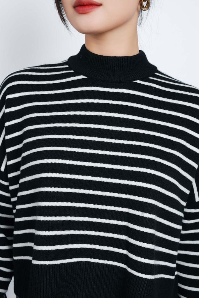 FOL461 - Áo len thời trang cao cấp dáng lửng cổ tròn hoạ tiết kẻ ngang - PANTIO