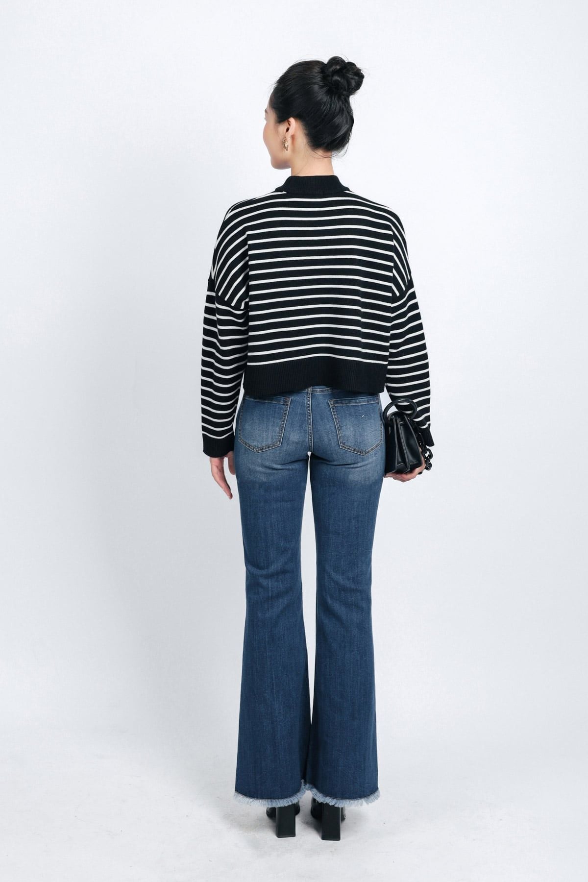 FOL461 - Áo len thời trang cao cấp dáng lửng cổ tròn hoạ tiết kẻ ngang - PANTIO